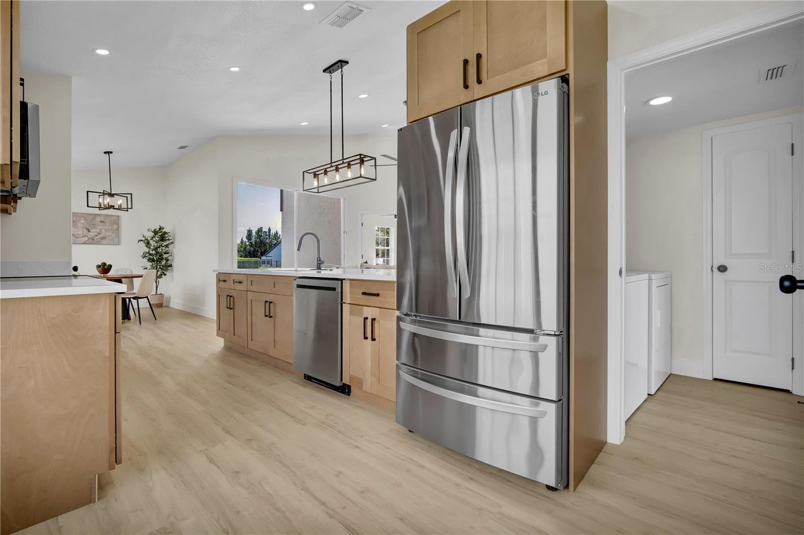Single Family Residence at 8320 SOUTHERN FOREST DR, ORLANDO, photo 6 of 23