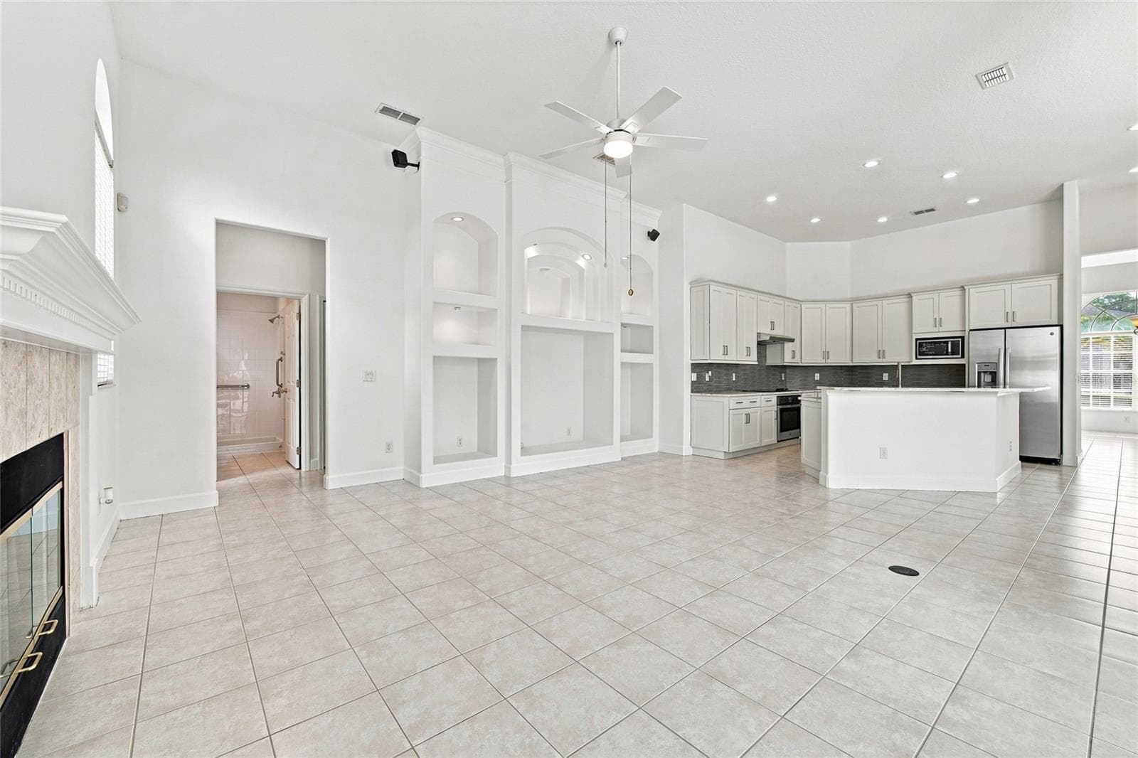 Kitchen/Family Room - 10008 CANOPY TREE CT, ORLANDO