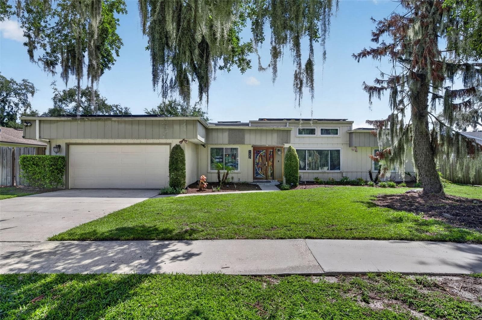 120 SLADE DR