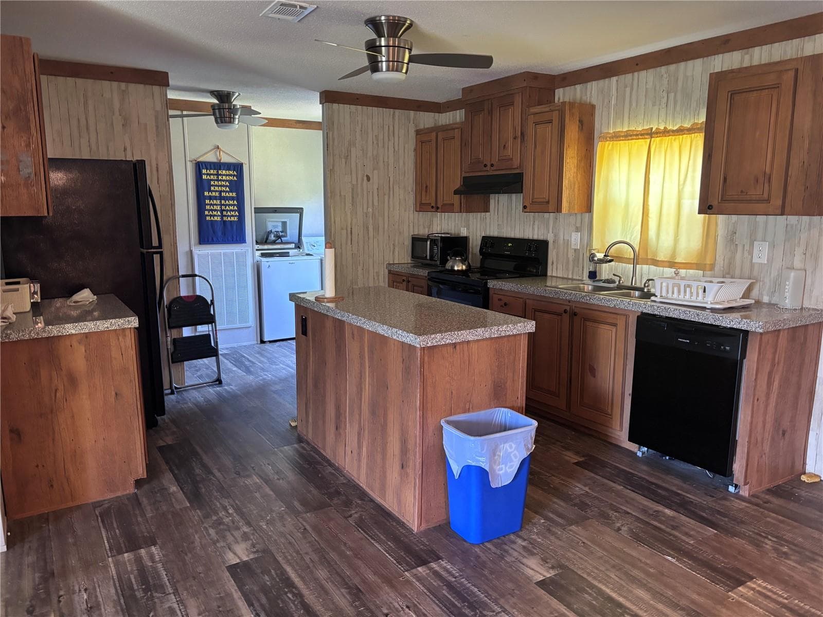 Manufactured Home at 133 OAK CIR, INTERLACHEN, photo 3 of 3