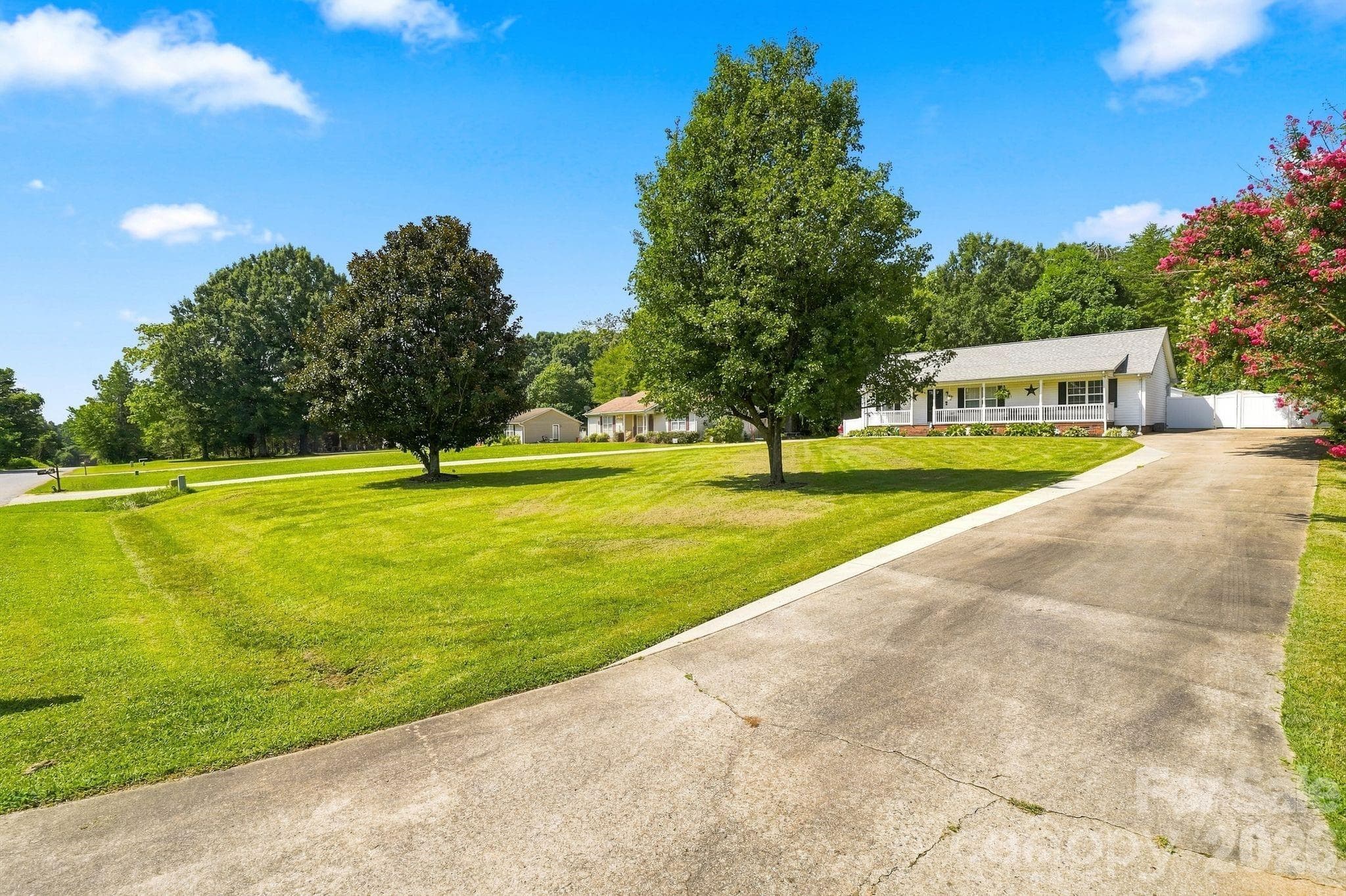 Single Family Residence at 132 Kendra Drive, Mooresville, photo 2 of 34