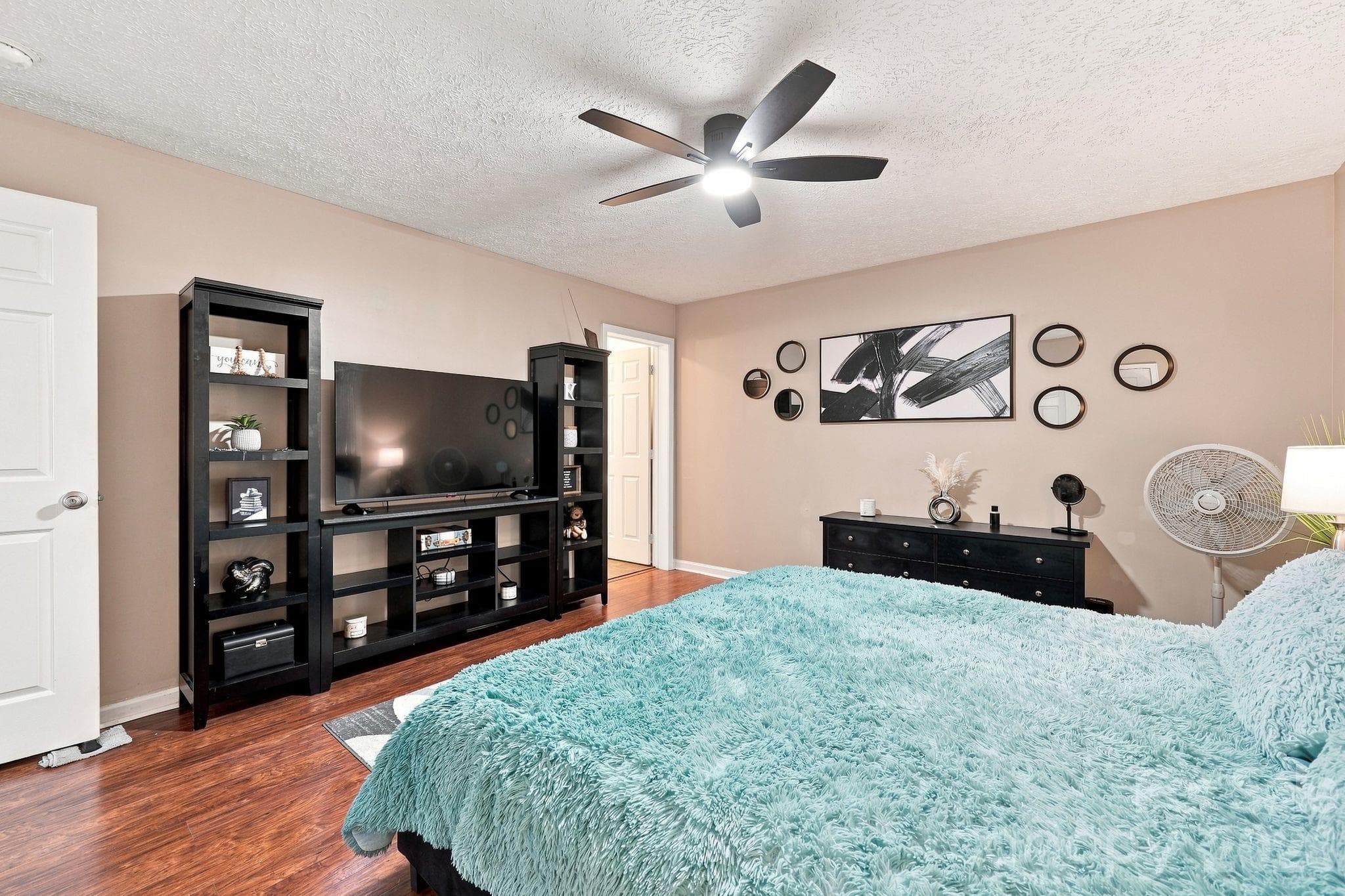 Single Family Residence at 132 Kendra Drive, Mooresville, photo 11 of 34