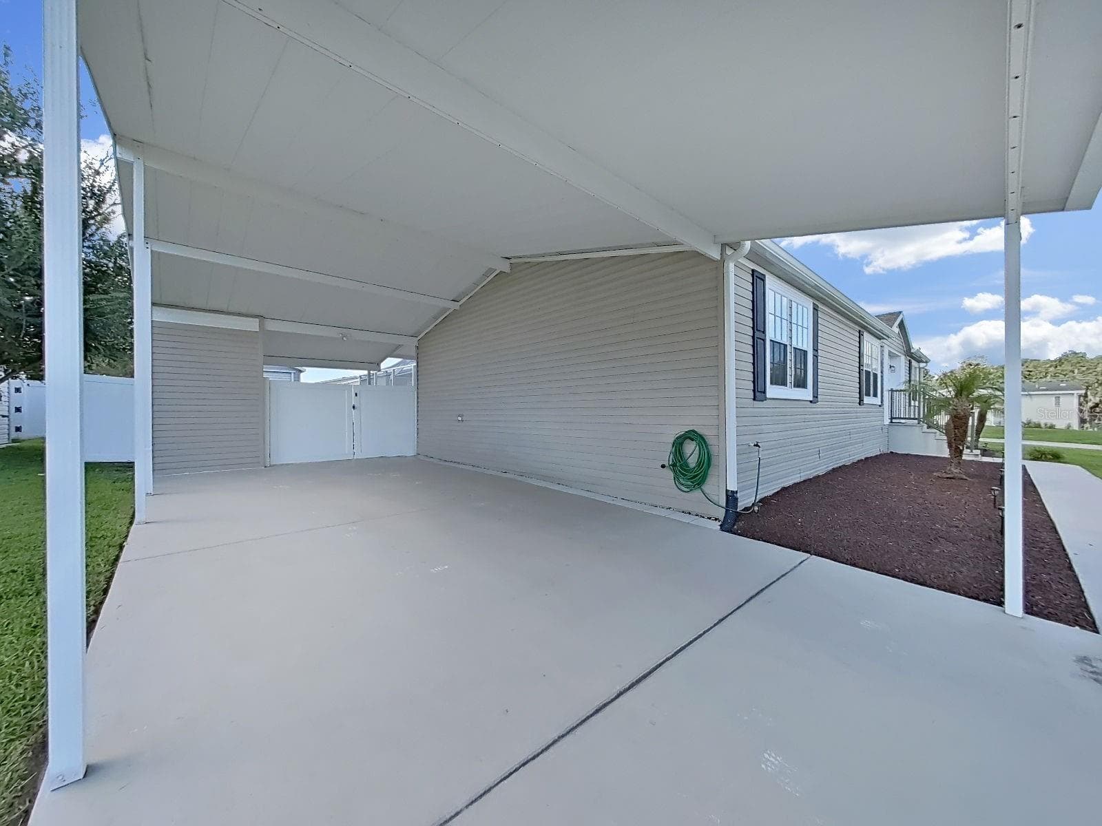 Manufactured Home at 490 LINDSEY DR, LAKELAND, photo 6 of 38