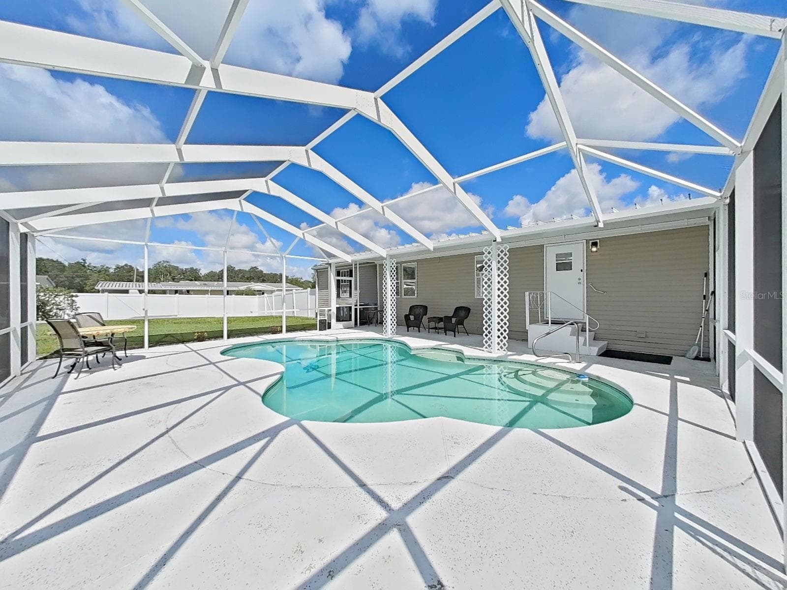 Manufactured Home at 490 LINDSEY DR, LAKELAND, photo 9 of 38