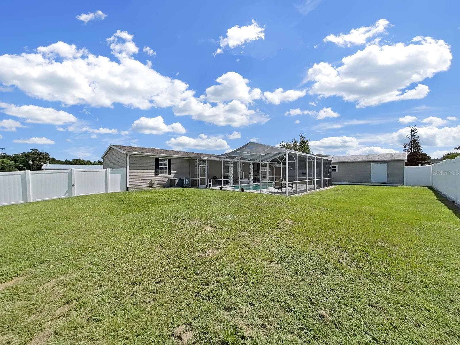 Manufactured Home at 490 LINDSEY DR, LAKELAND, photo 12 of 38