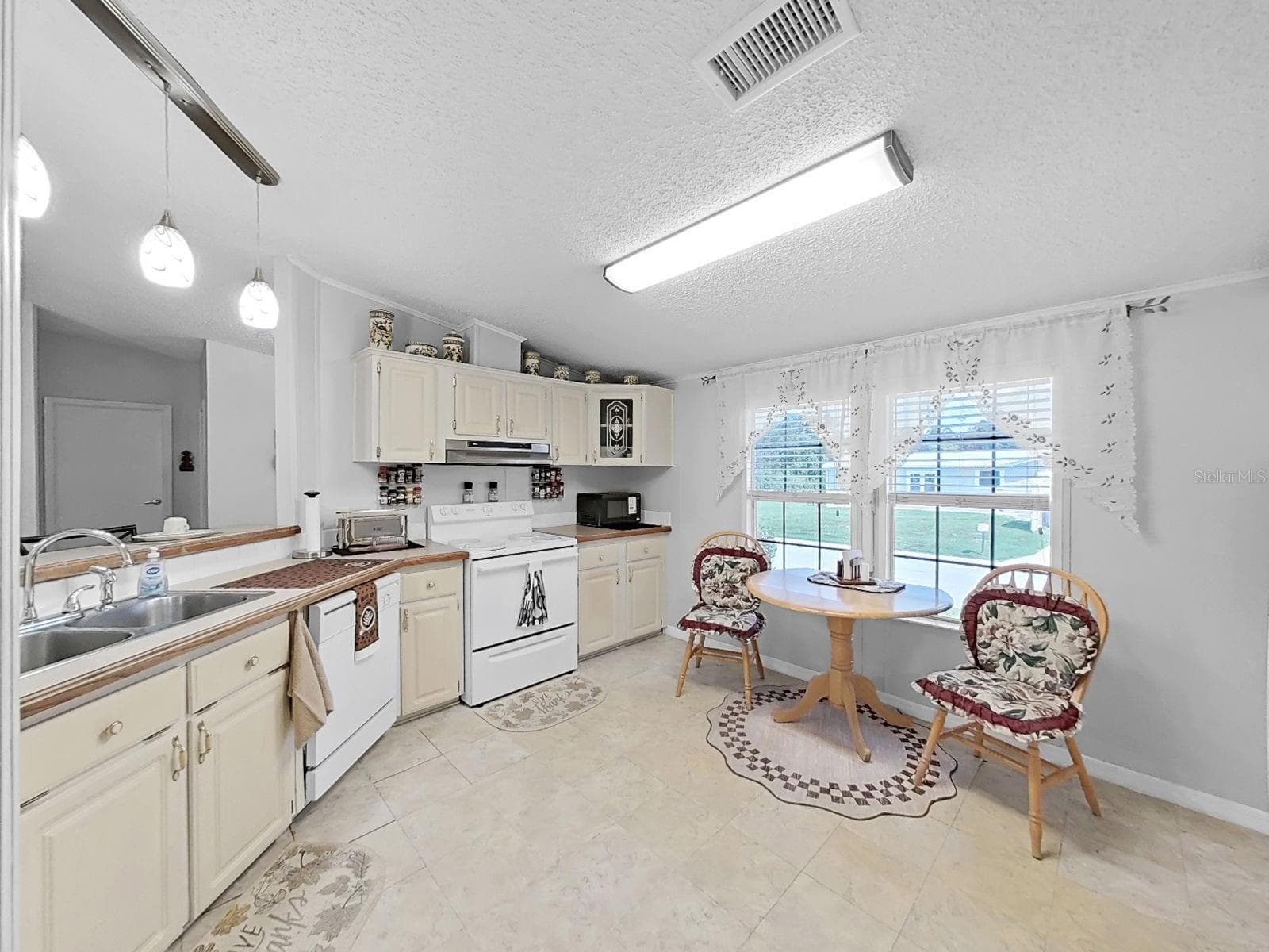 Manufactured Home at 490 LINDSEY DR, LAKELAND, photo 20 of 38