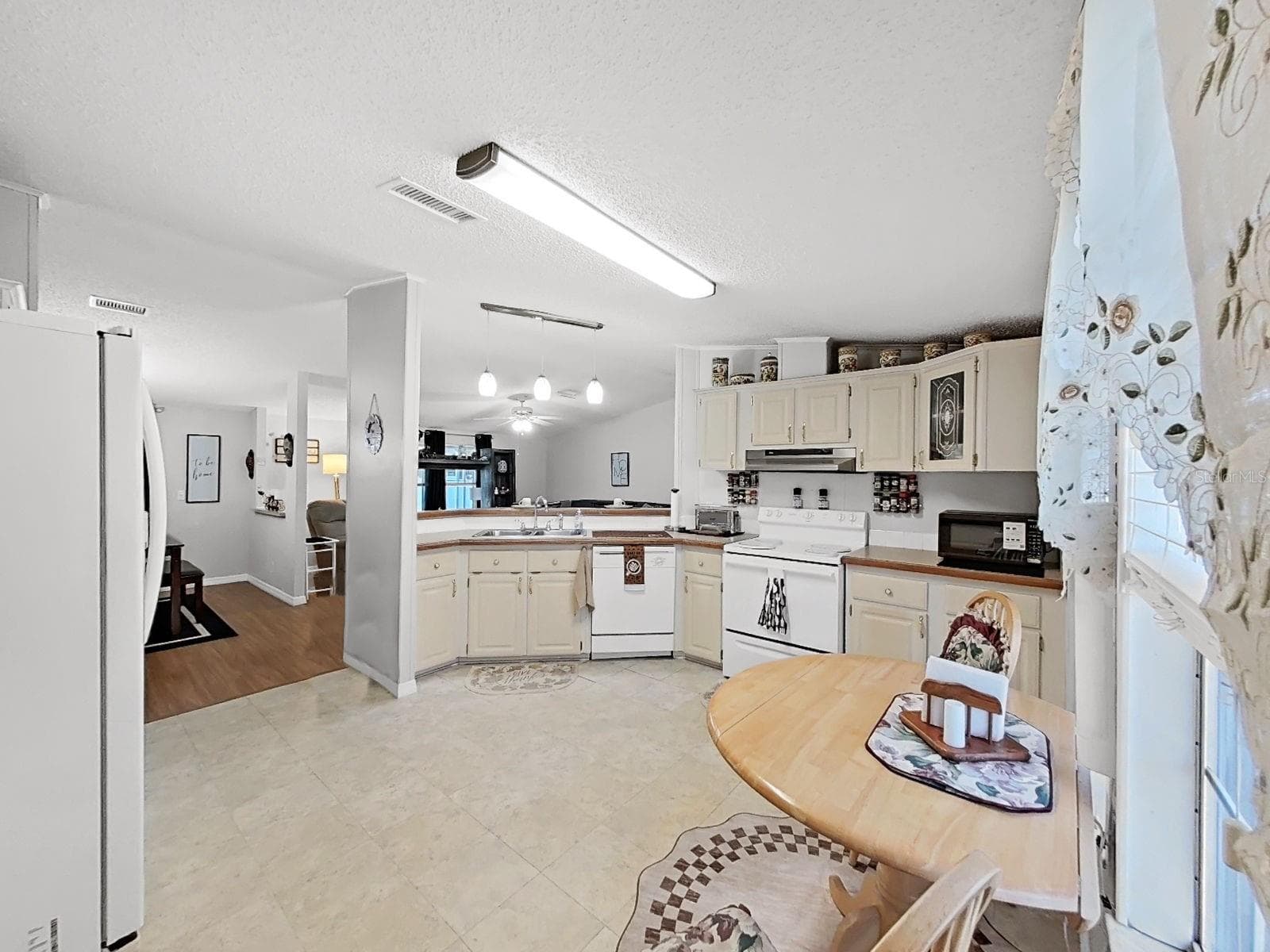 Manufactured Home at 490 LINDSEY DR, LAKELAND, photo 21 of 38