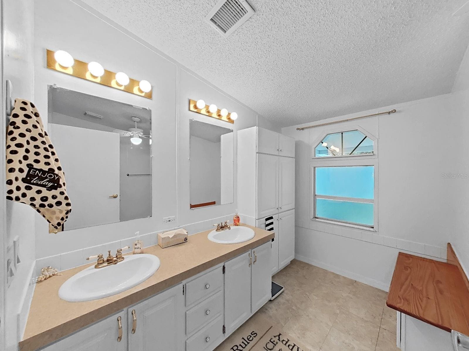 Manufactured Home at 490 LINDSEY DR, LAKELAND, photo 27 of 38