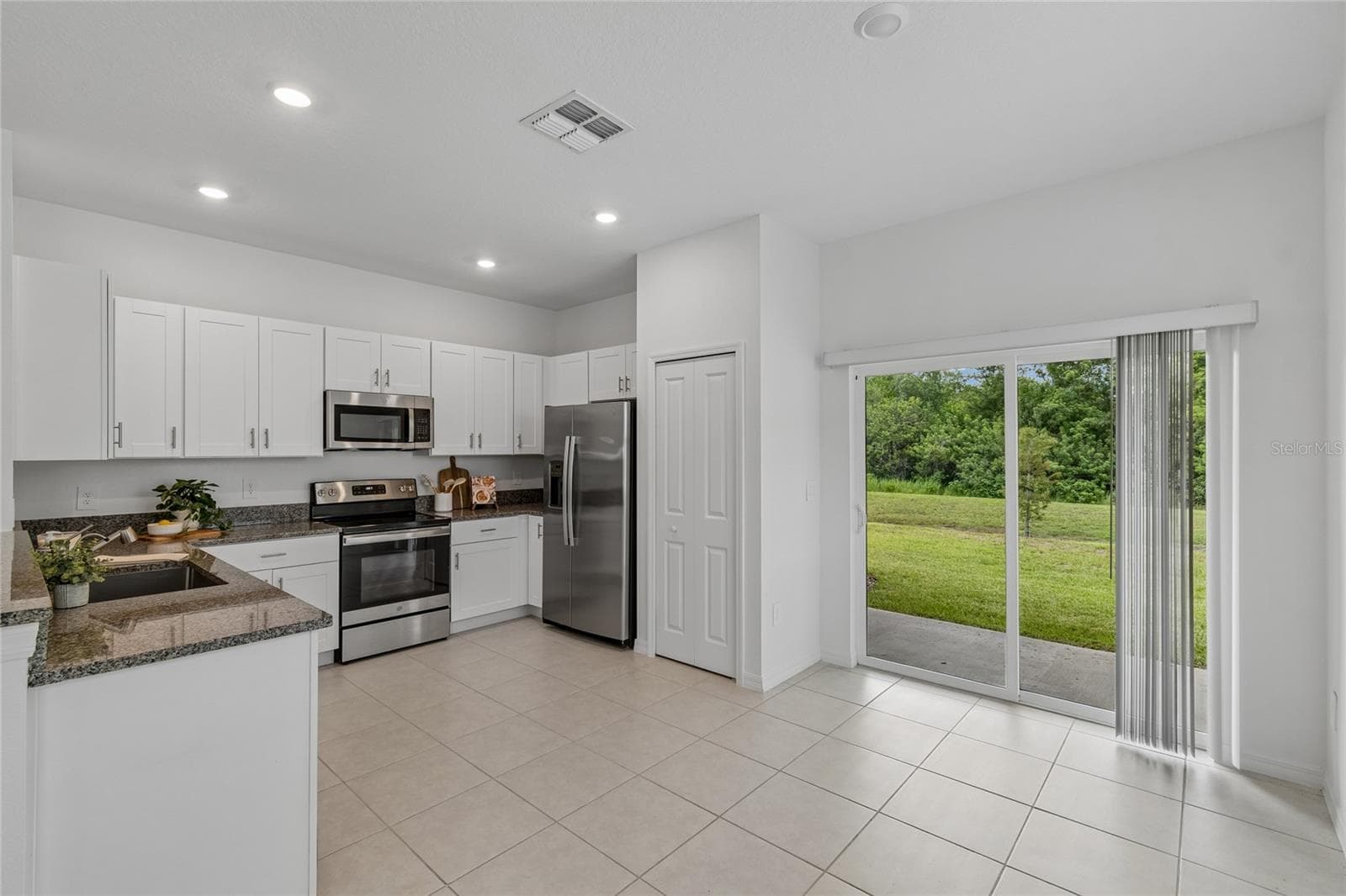 Townhouse at 222 TULIP BANDED WAY, RUSKIN, photo 7 of 26