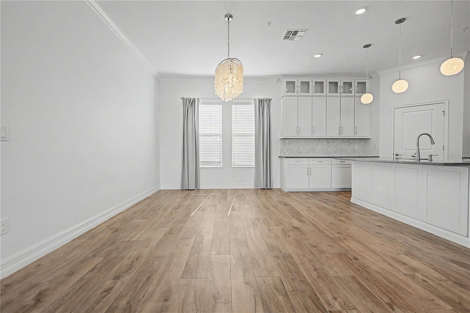 Second-level dining area with an open, inviting layout. - 5351 BRIDGE ST #38, TAMPA