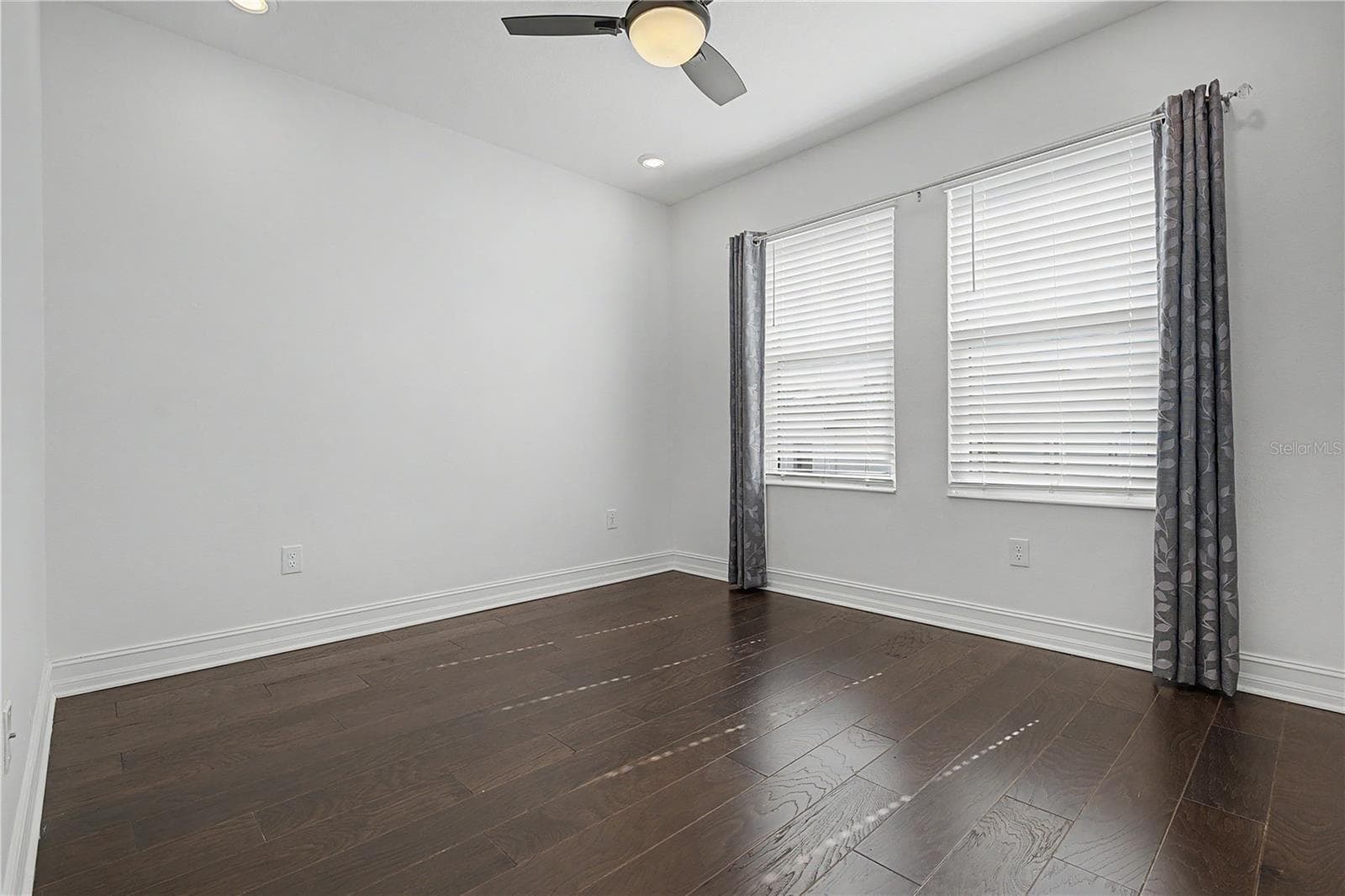 Third-level secondary bedroom offering a bright, comfortable space with abundant natural light from east-facing windows. - 5351 BRIDGE ST #38, TAMPA