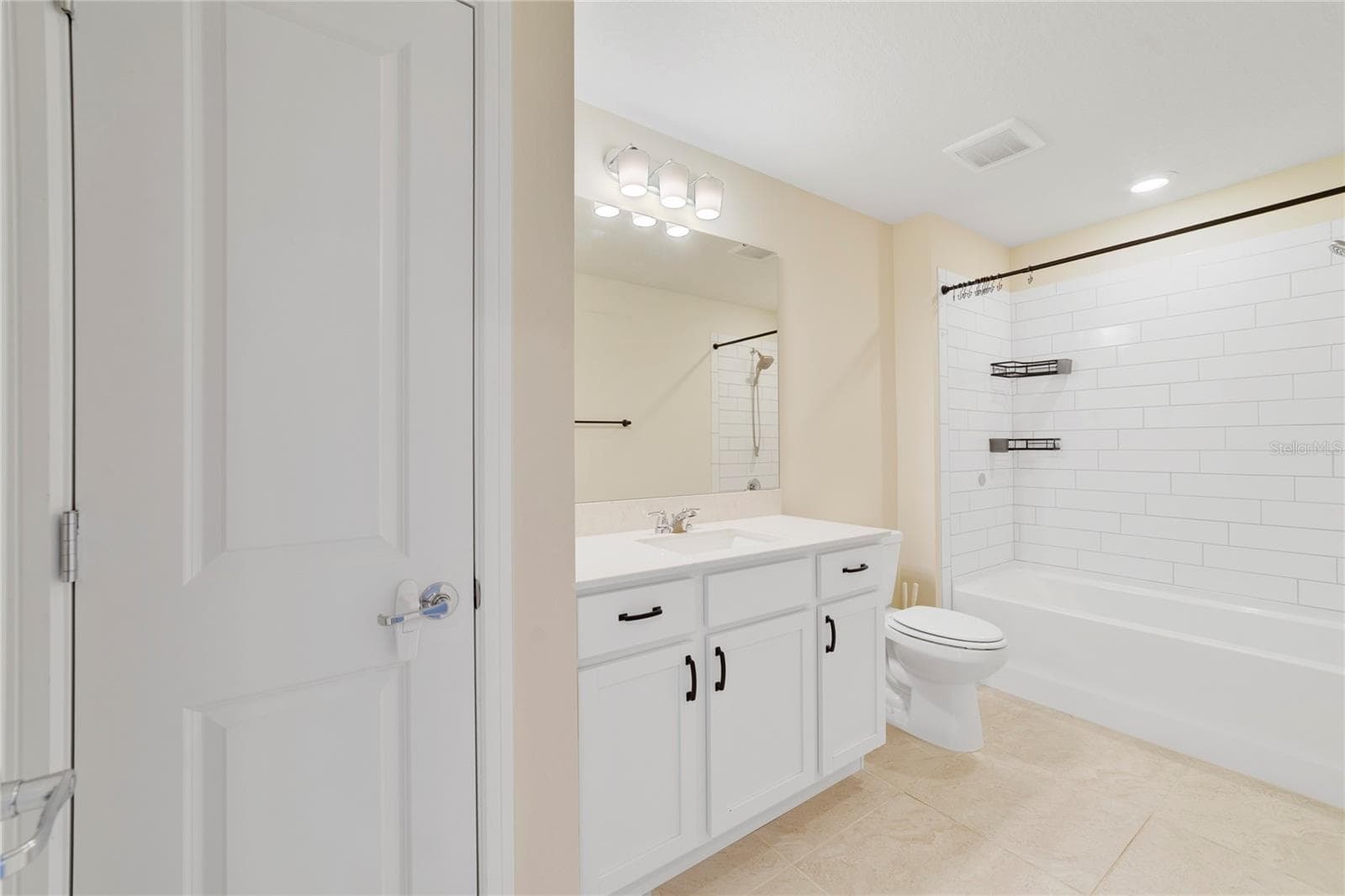 Full secondary bathroom upstairs - 2857 CLEVER LN, WINTER PARK