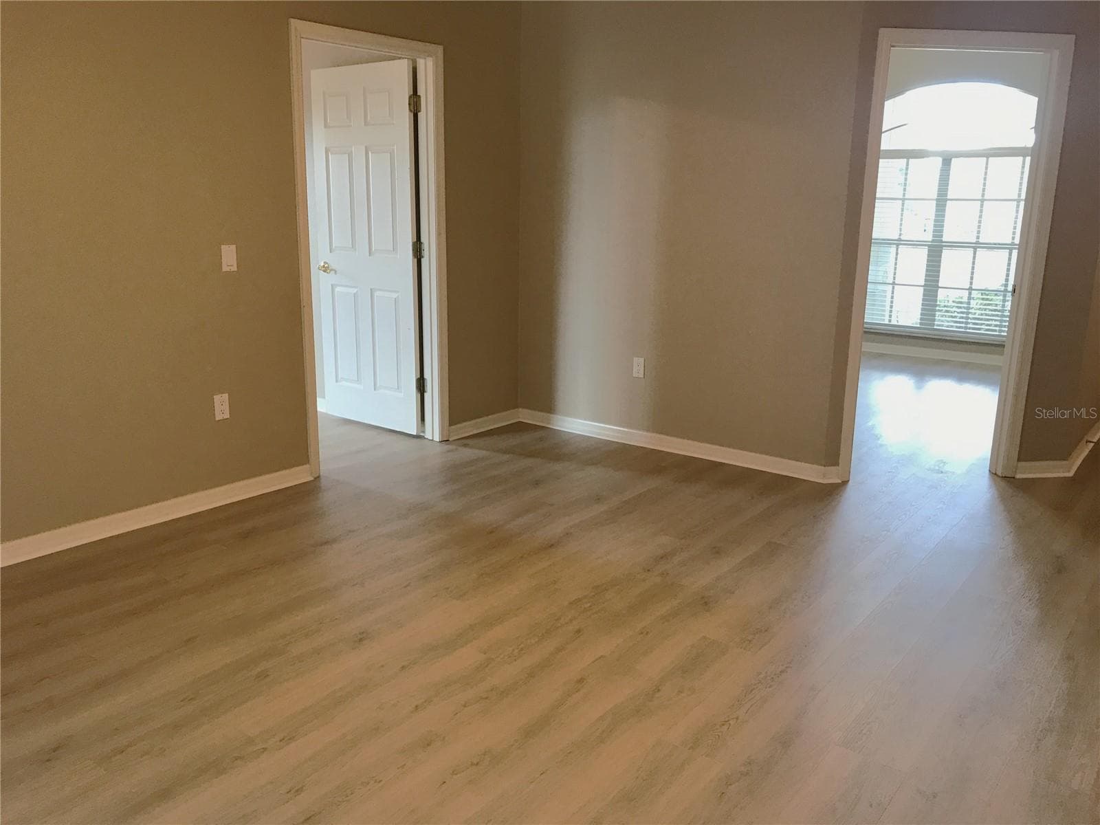 LIVING ROOM with doorway leading to master and Office - 5435 SUMMERLAND HILLS DR, LAKELAND