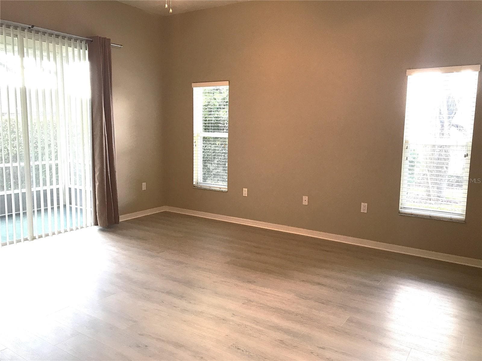 MASTER BEDROOM - 5435 SUMMERLAND HILLS DR, LAKELAND