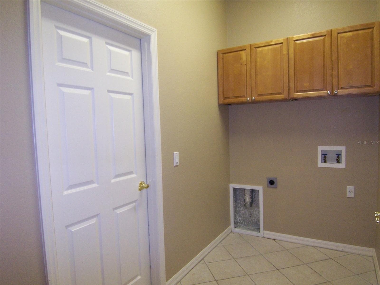 LAUBDRY with room for freezer or extra fridge. - 5435 SUMMERLAND HILLS DR, LAKELAND