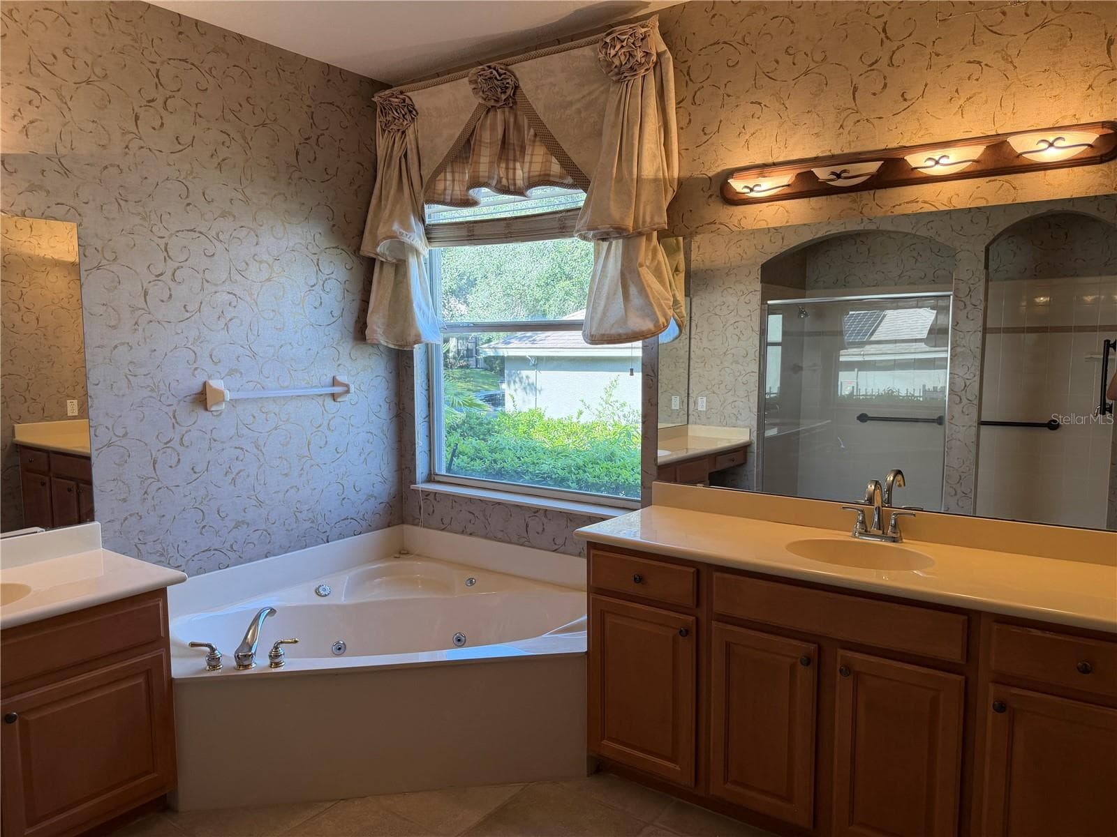 Single Family Residence at 9609 WESTOVER CLUB CIR, WINDERMERE, photo 13 of 40