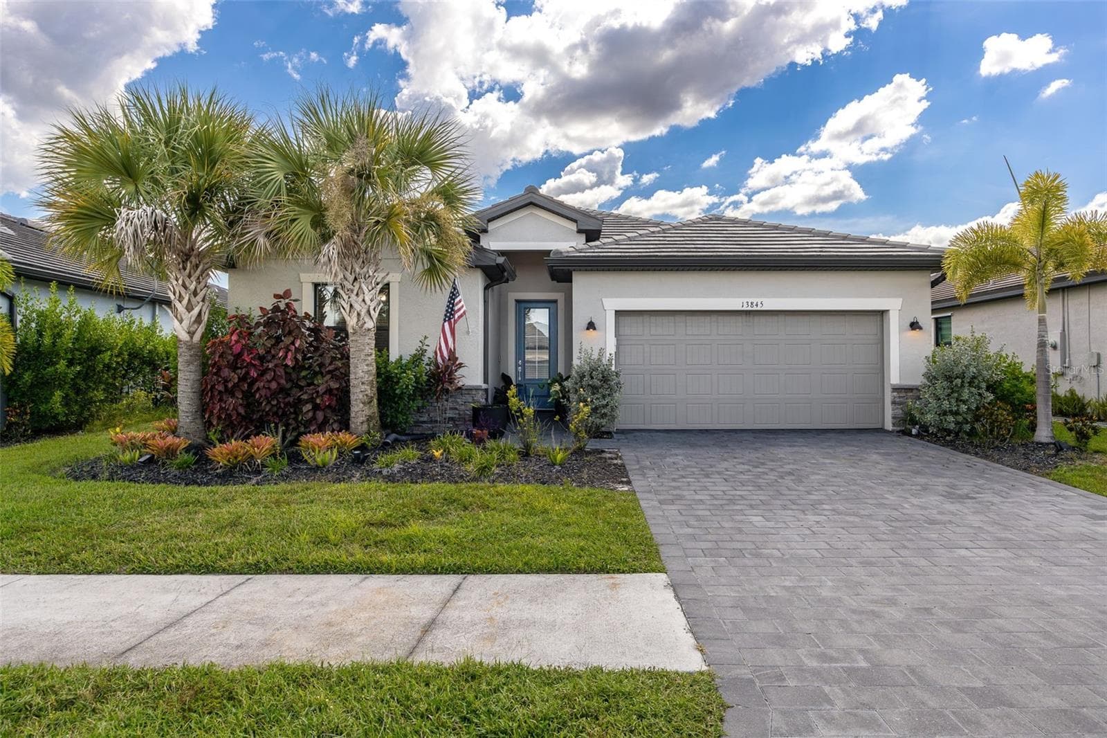 13845 PINE LODGE LN