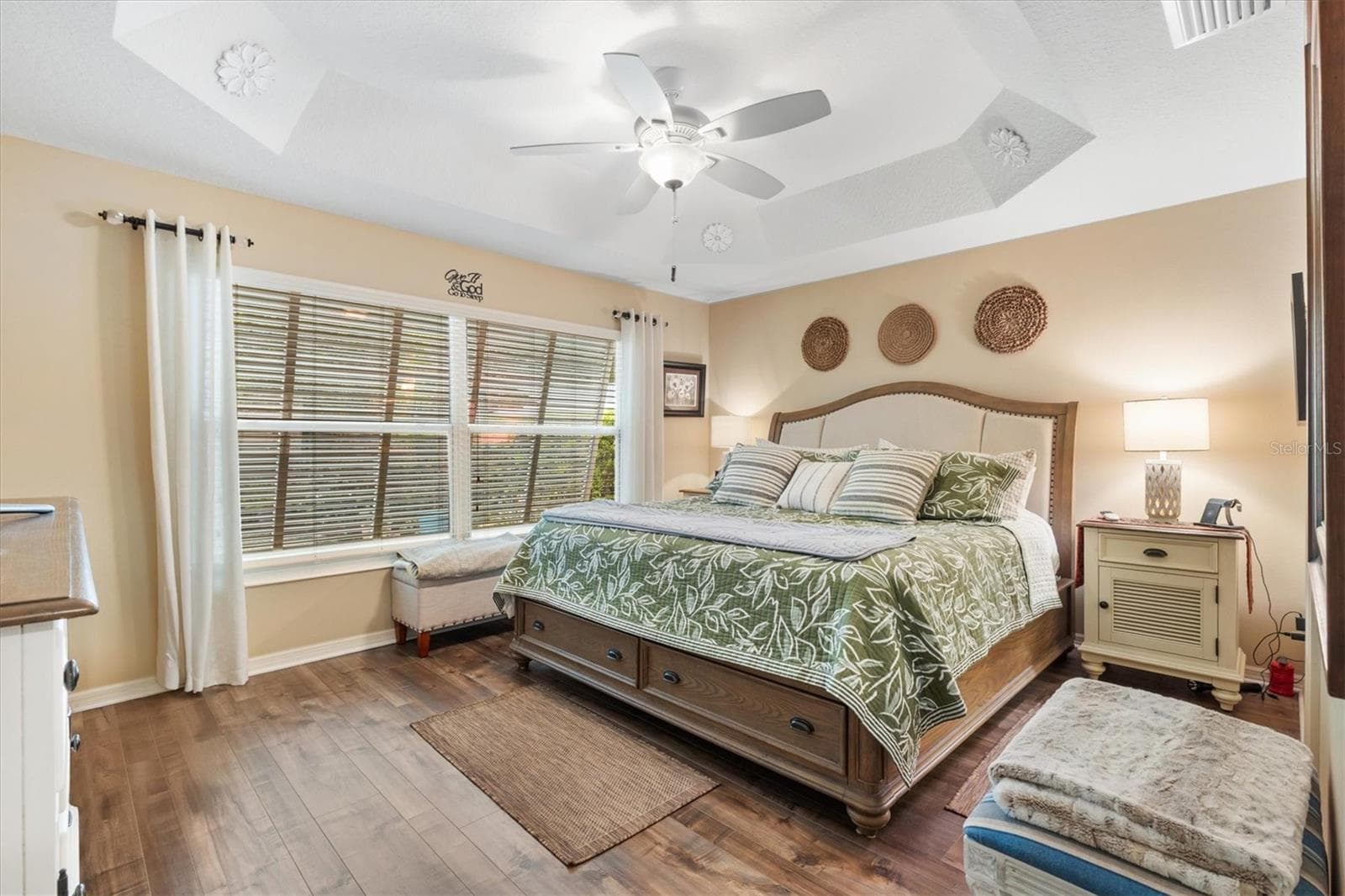 Premier bedroom suite with private bathroom, walk-in-closet and dual sinks. - 2334 ROSE ARBOR ST, THE VILLAGES