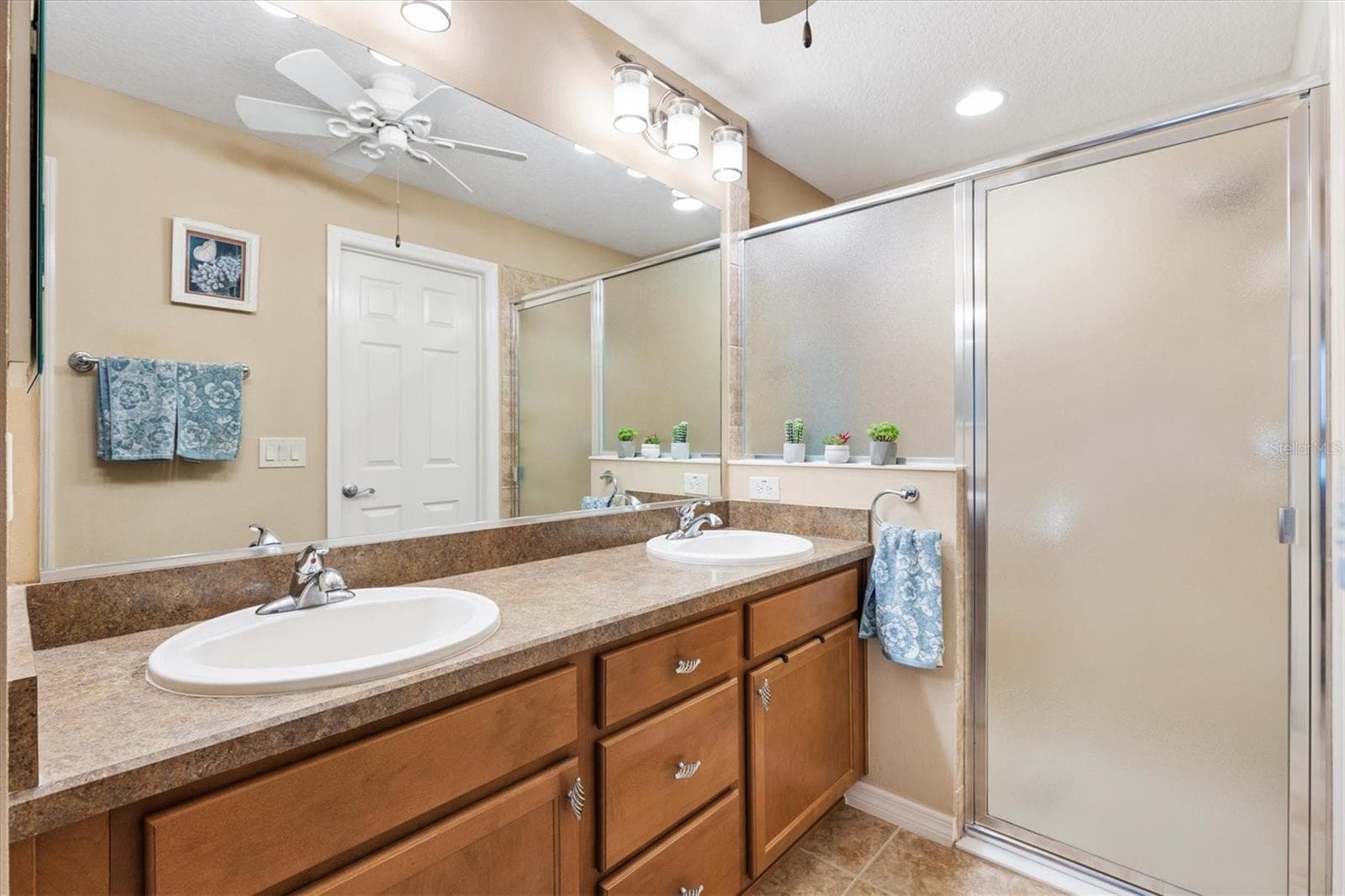 Premier bathroom with dual sinks. - 2334 ROSE ARBOR ST, THE VILLAGES