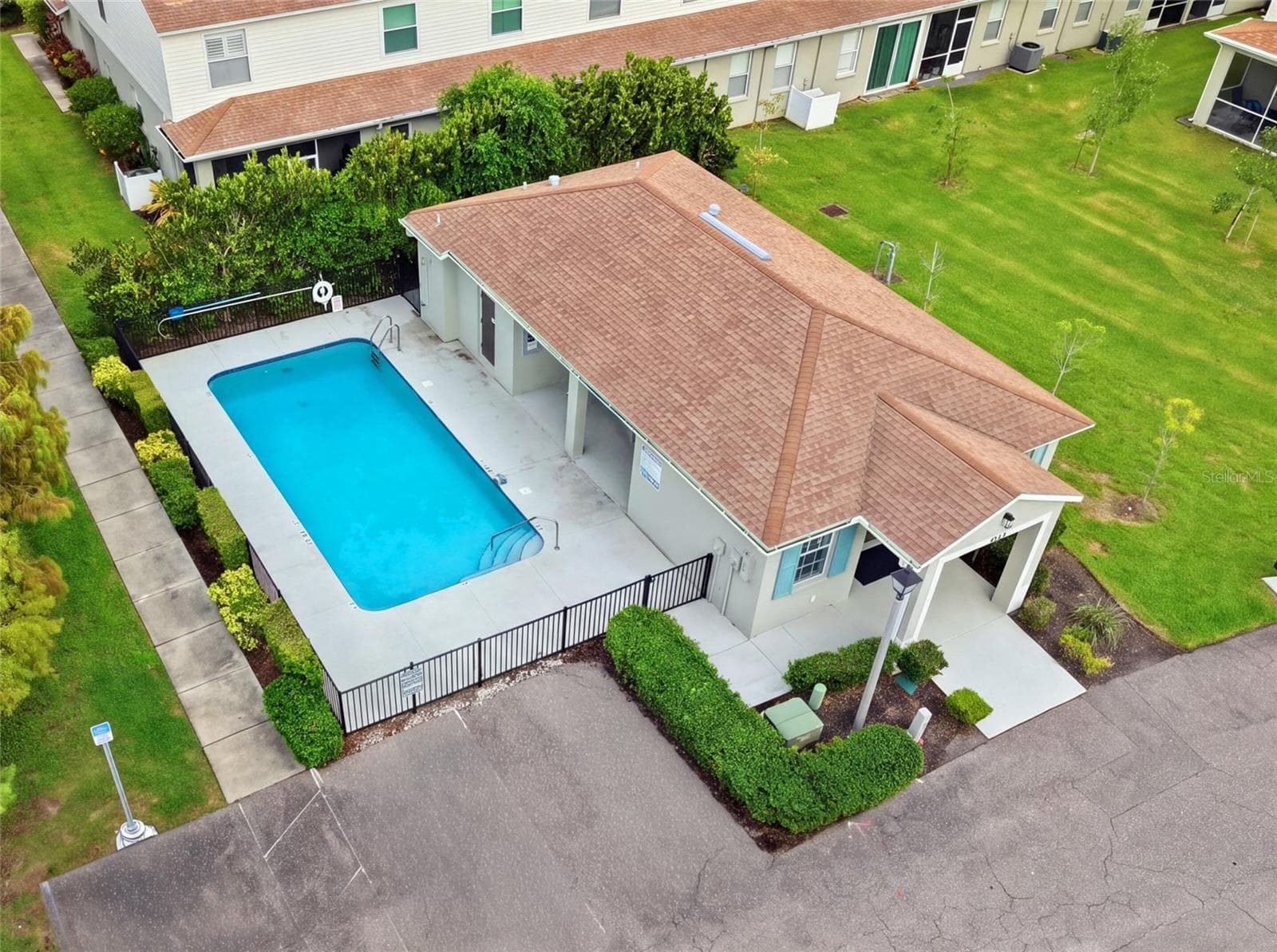 Clubhouse and pool - 5282 NEIL DR, ST PETERSBURG