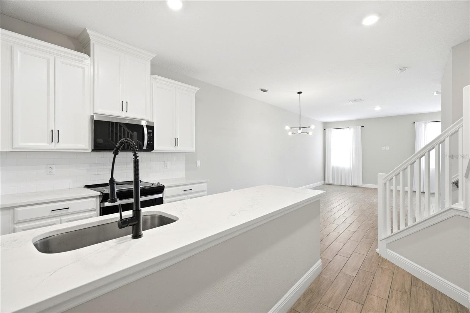 Kitchen entryway into the townhouse - 5282 NEIL DR, ST PETERSBURG