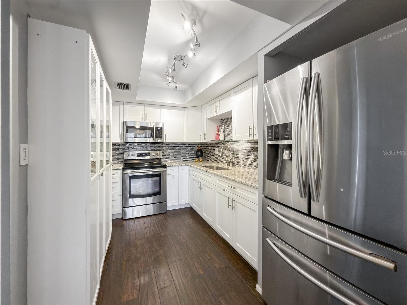 Condominium at 8100 DR MARTIN LUTHER KING JR ST N #202, ST PETERSBURG, photo 6 of 32