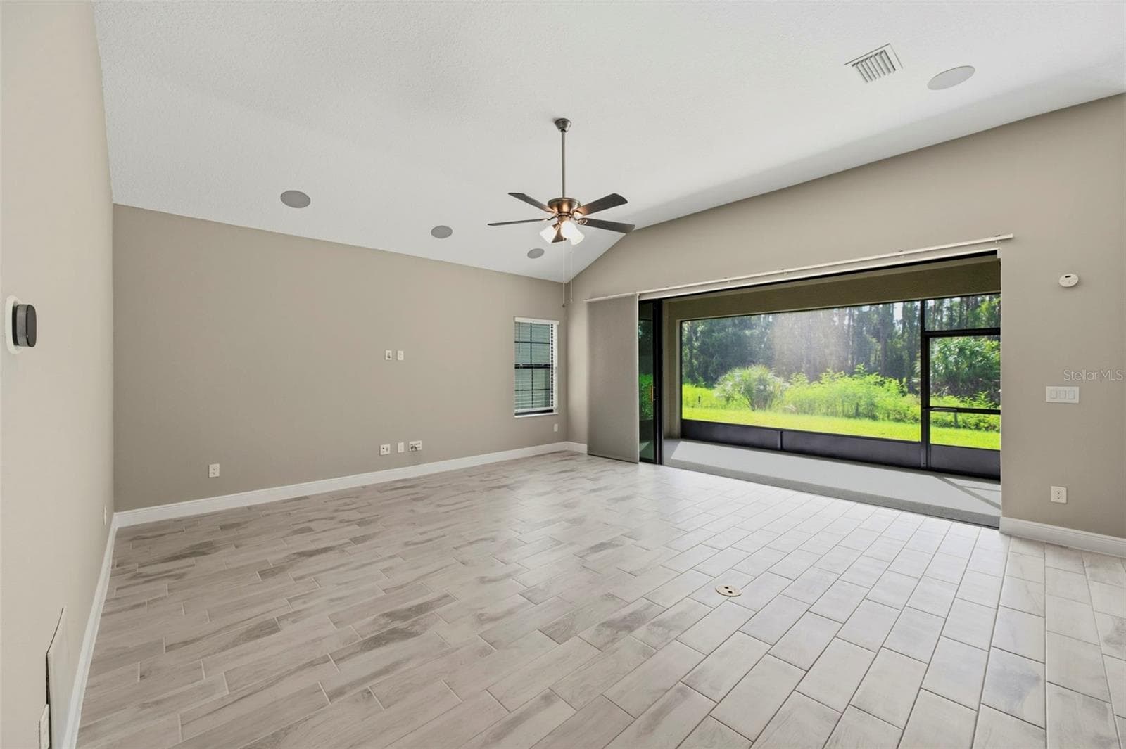 Single Family Residence at 14519 WOODLAND SPUR DR, LITHIA, photo 5 of 54