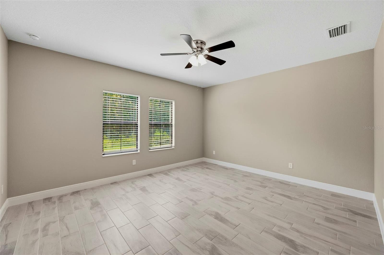 Single Family Residence at 14519 WOODLAND SPUR DR, LITHIA, photo 7 of 54