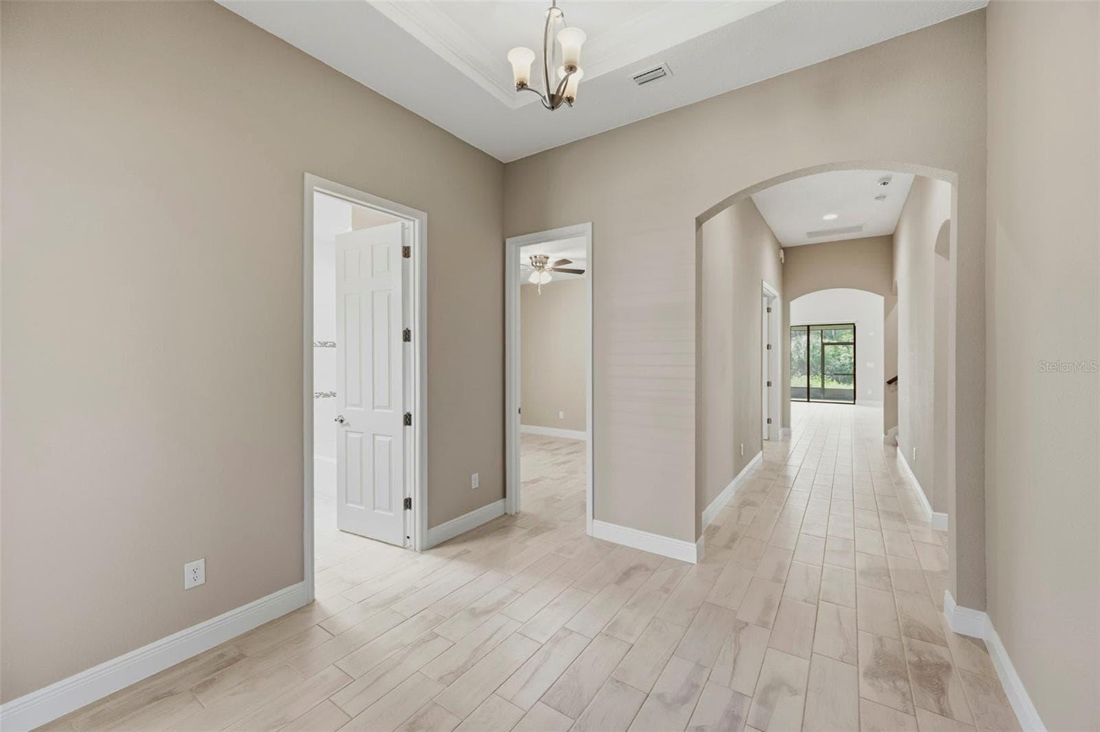 Single Family Residence at 14519 WOODLAND SPUR DR, LITHIA, photo 8 of 54