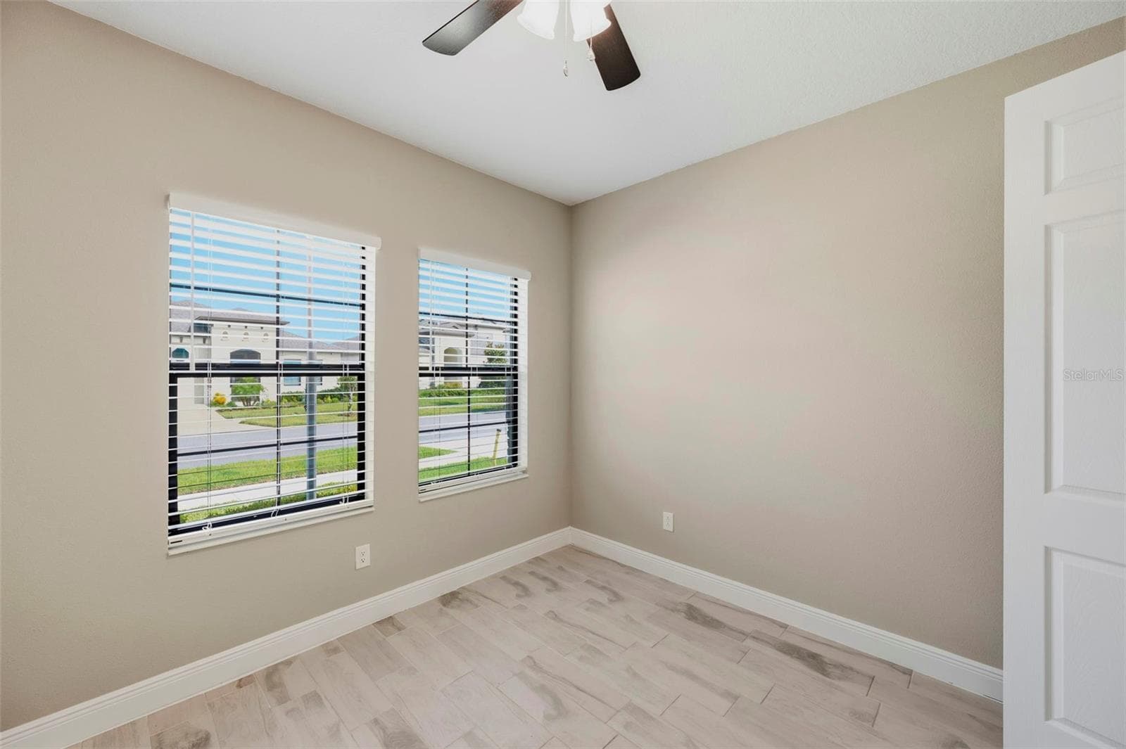 Single Family Residence at 14519 WOODLAND SPUR DR, LITHIA, photo 9 of 54