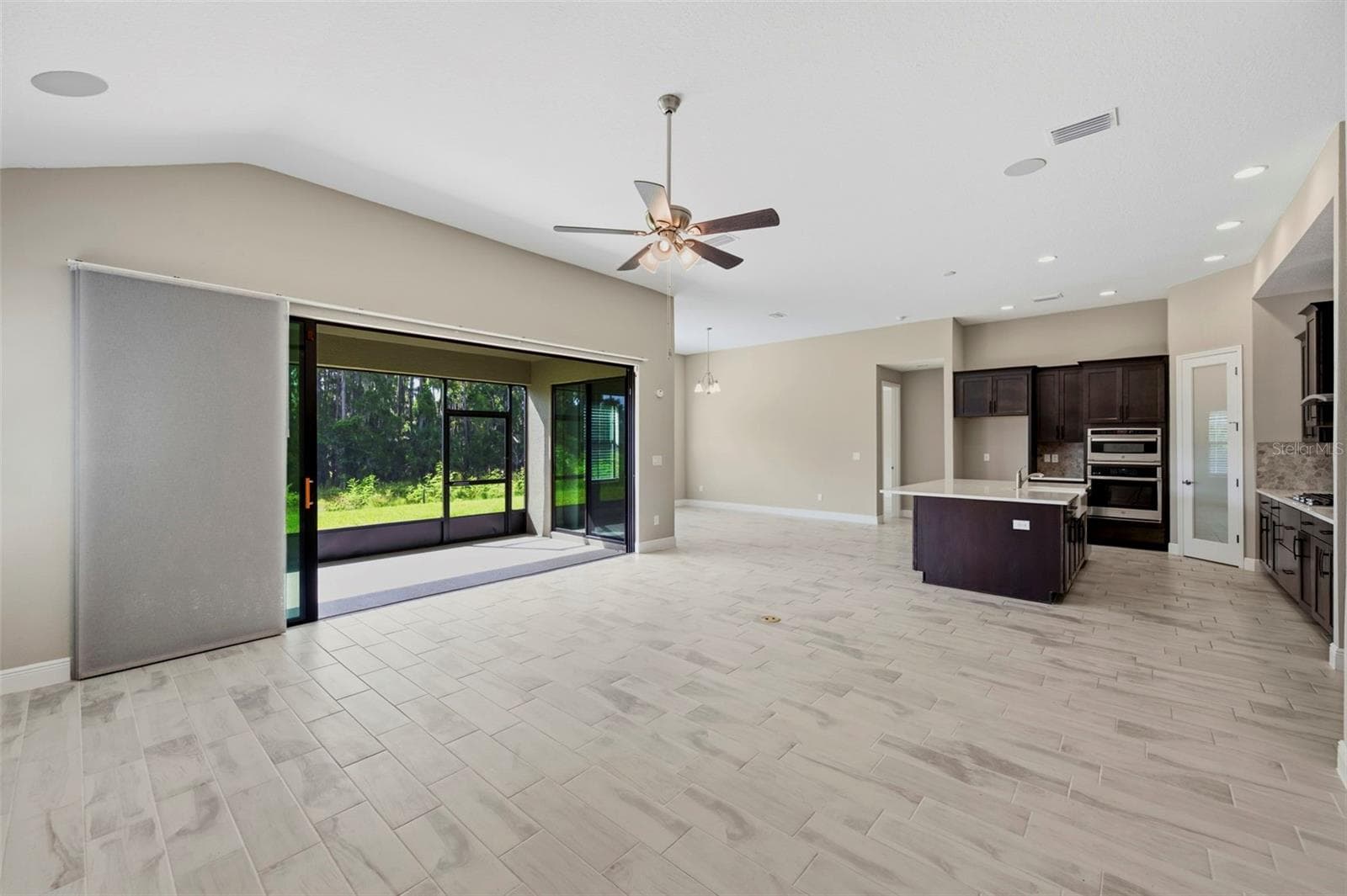 Single Family Residence at 14519 WOODLAND SPUR DR, LITHIA, photo 24 of 54