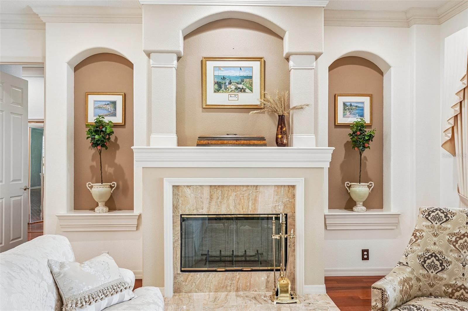 Wood fireplace - 403 LANSBROOK DR, VENICE