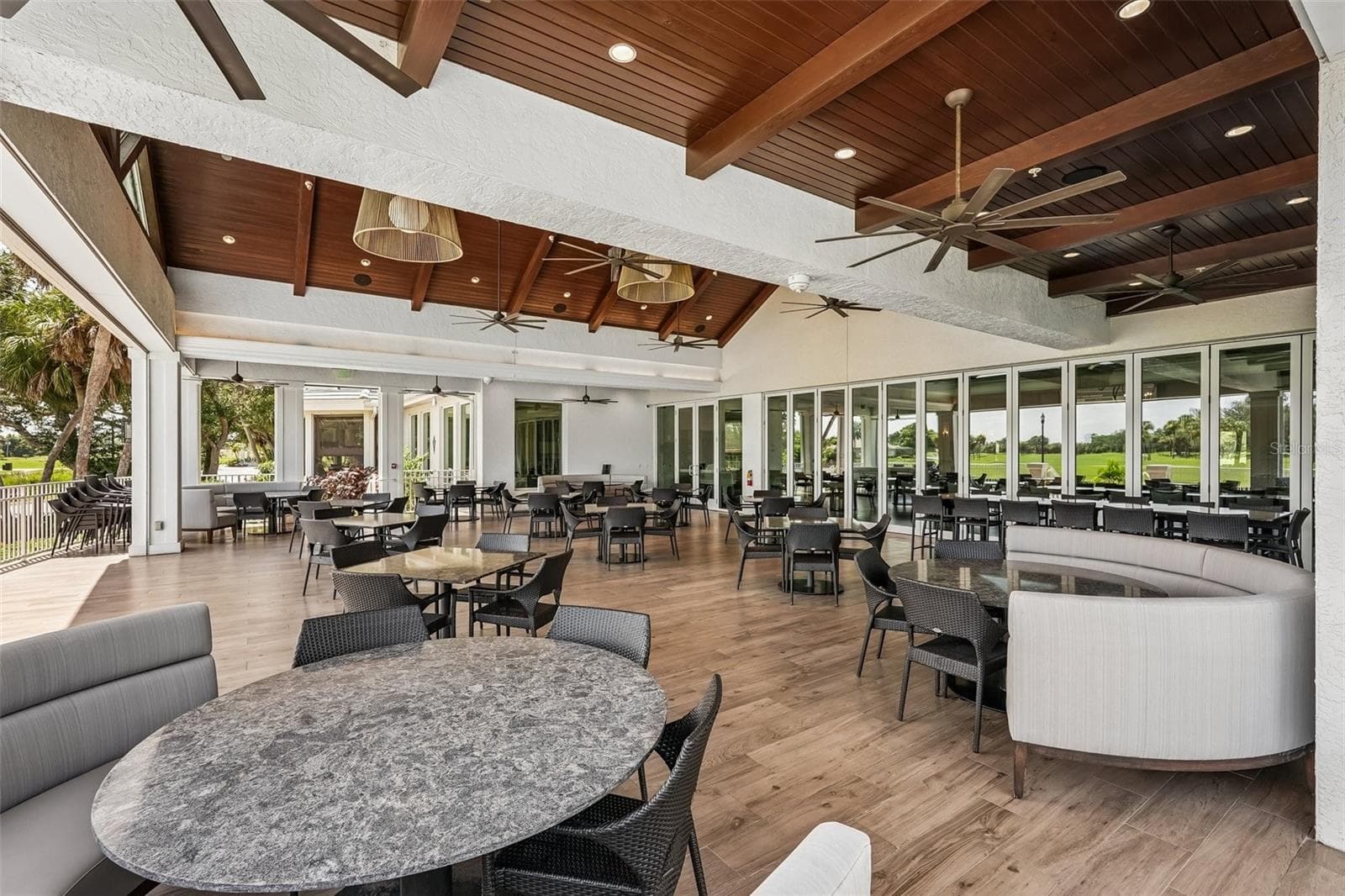 Outside Dining - 403 LANSBROOK DR, VENICE