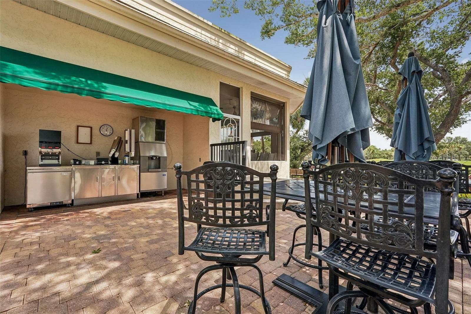 Outside meet up area - 403 LANSBROOK DR, VENICE