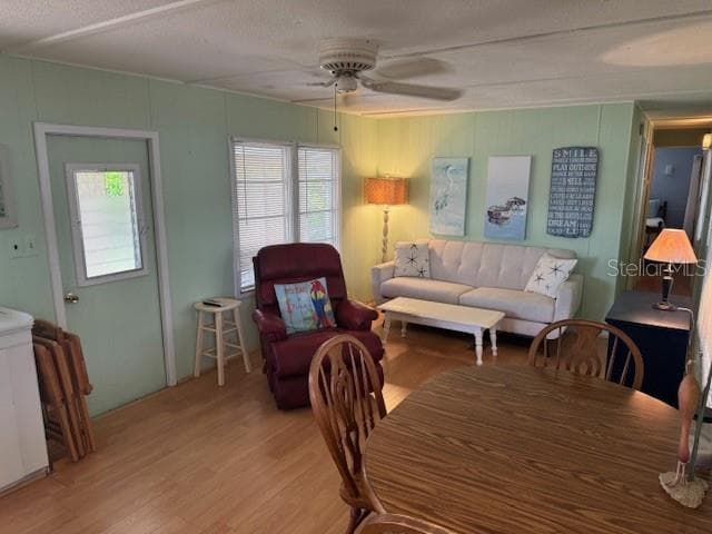 Living and Dining Area - 251 SOUTHWINDS DR, SARASOTA