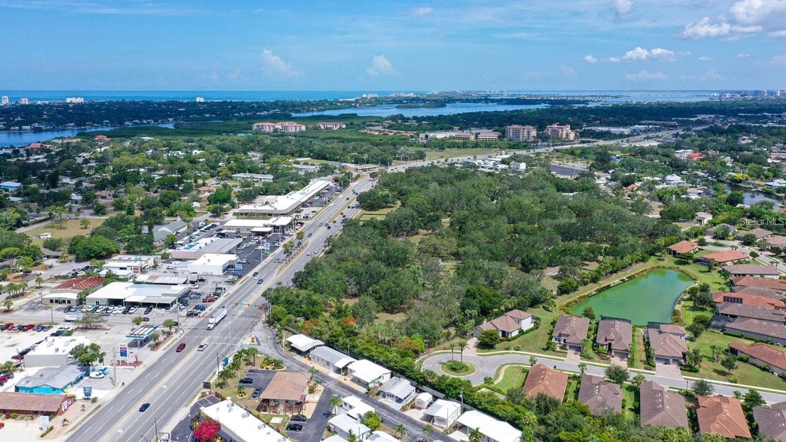 Aerial View showing the proximity to cultural downtown Sarasota (upper right) - 251 SOUTHWINDS DR, SARASOTA