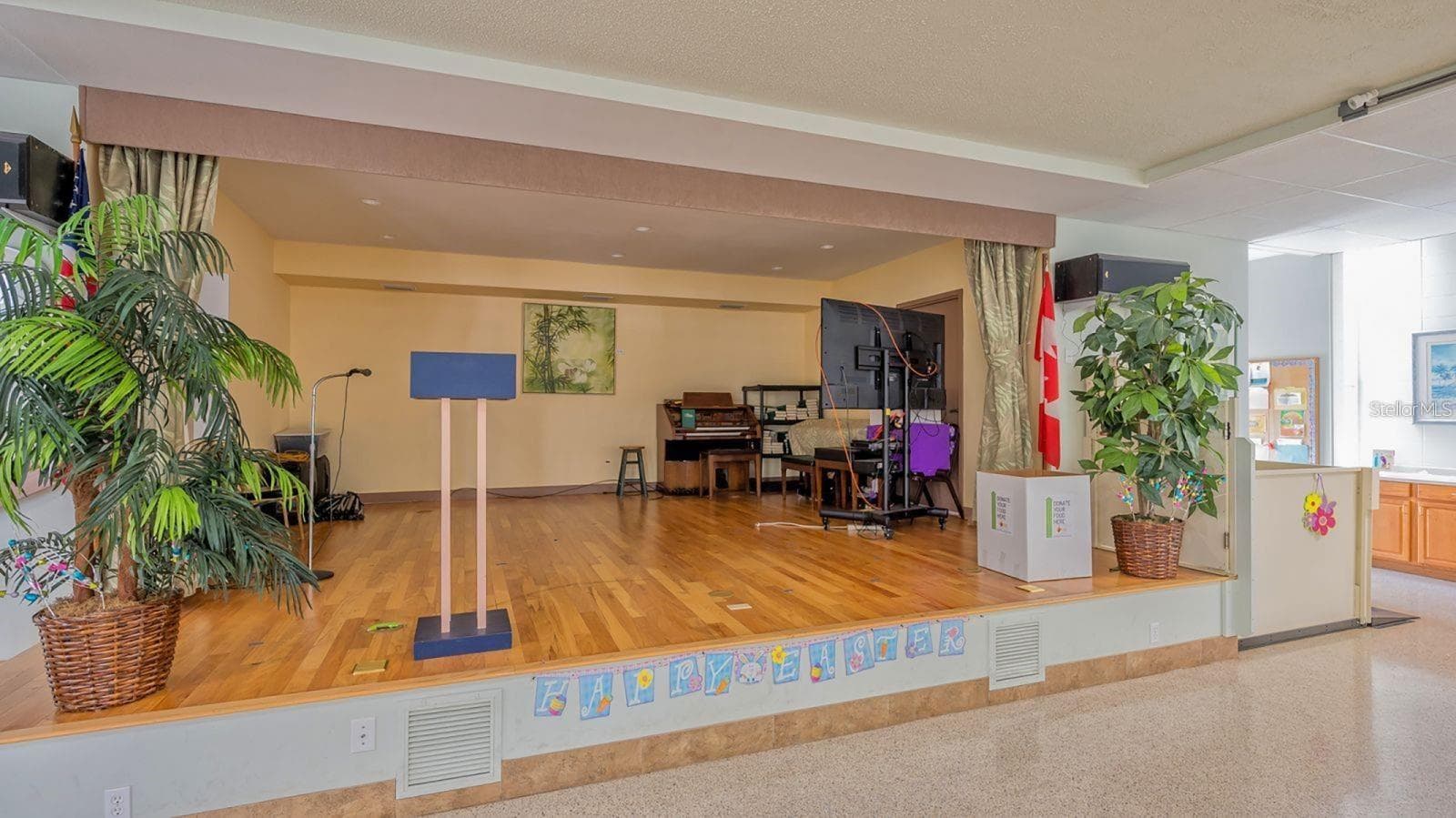 Recreation Center Stage - 251 SOUTHWINDS DR, SARASOTA