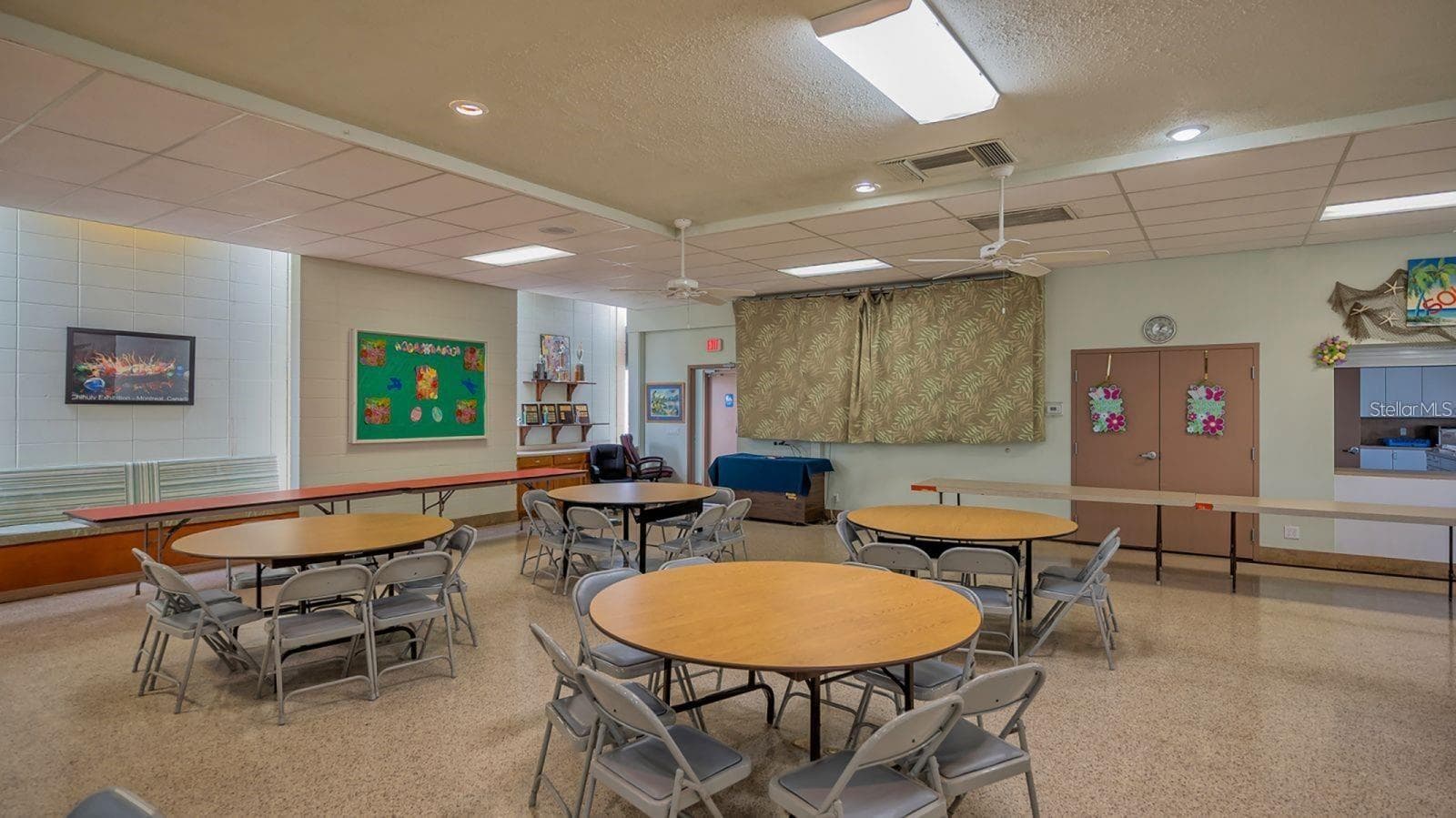 Recreation Center Seating/Tables for gatherings - 251 SOUTHWINDS DR, SARASOTA