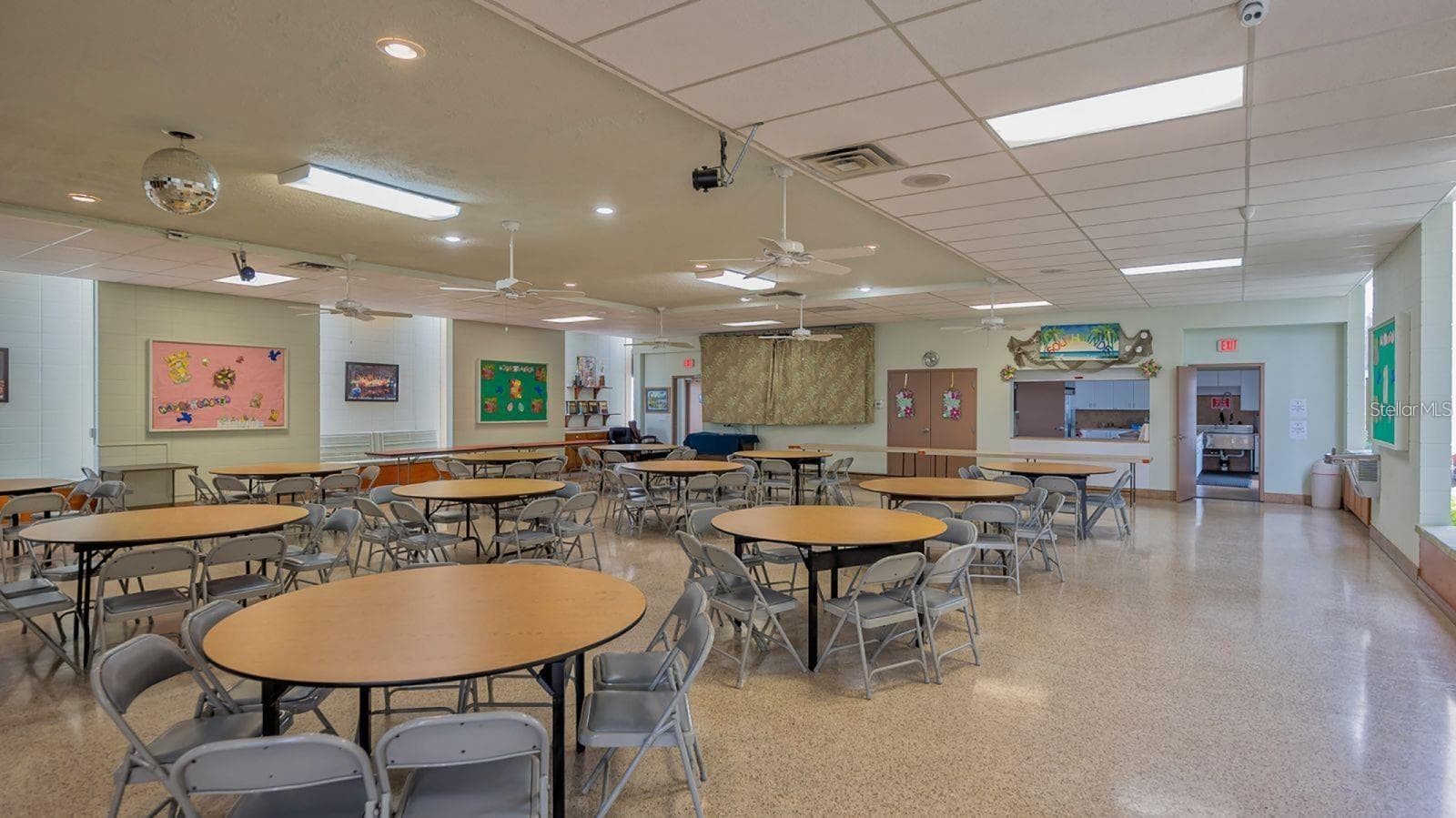 Recreation Center for many social gatherings - 251 SOUTHWINDS DR, SARASOTA
