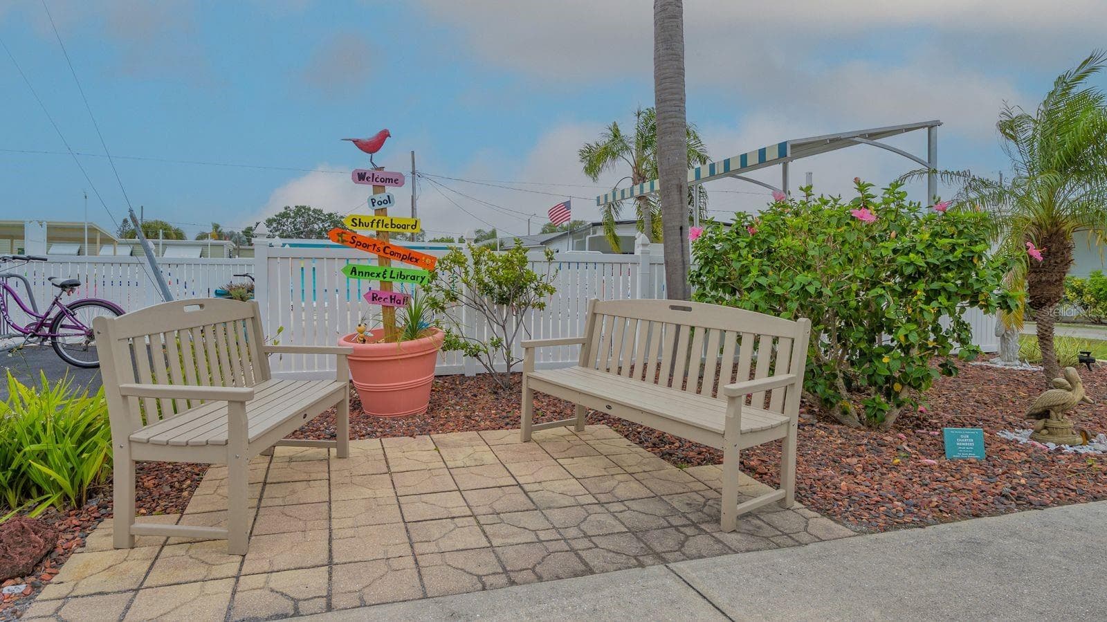 Outdoor Seating by the Recreation Center - 251 SOUTHWINDS DR, SARASOTA