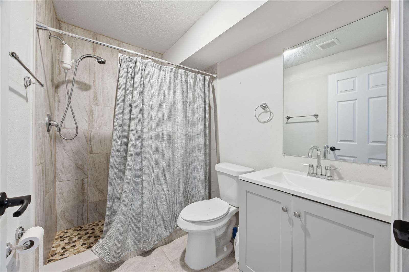Single Family Residence at 2350 VALLEY DR, APOPKA, photo 11 of 15