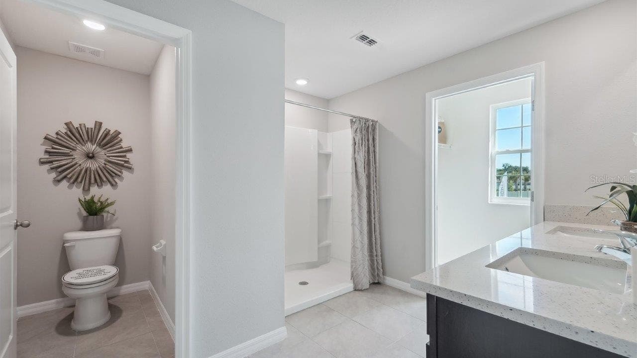 Single Family Residence at 4709 SILVER CURRENT AVE, TAMPA, photo 15 of 23