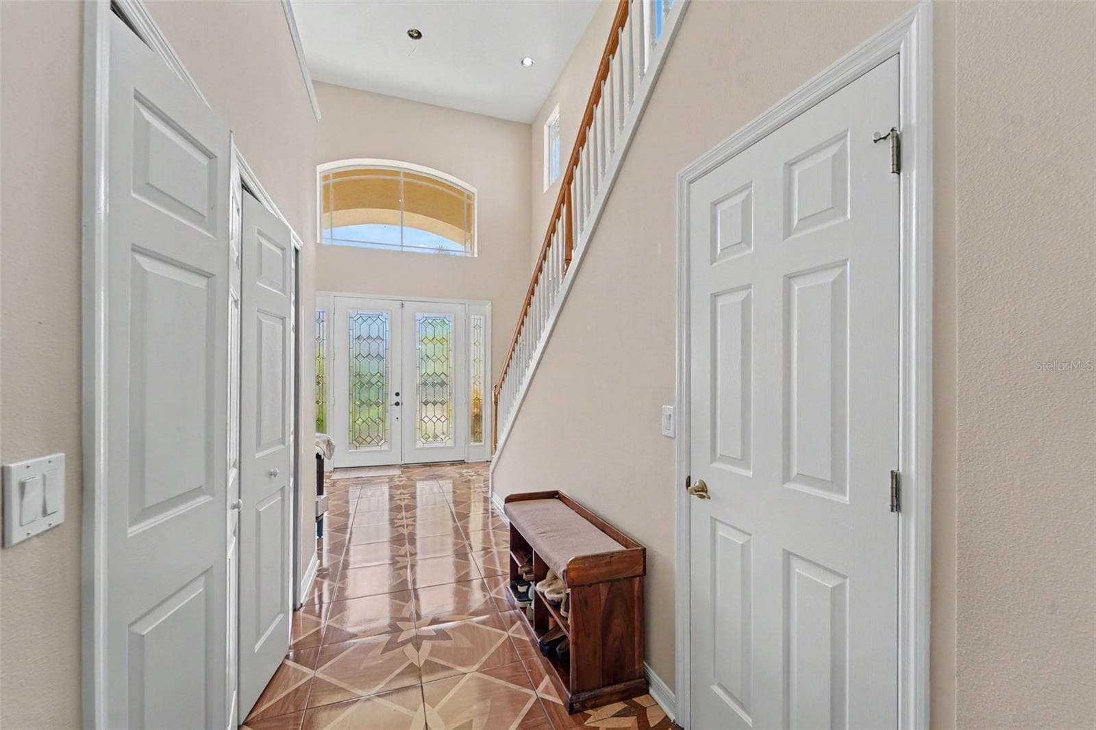 Single Family Residence at 10409 CANARY ISLE DR, TAMPA, photo 4 of 23