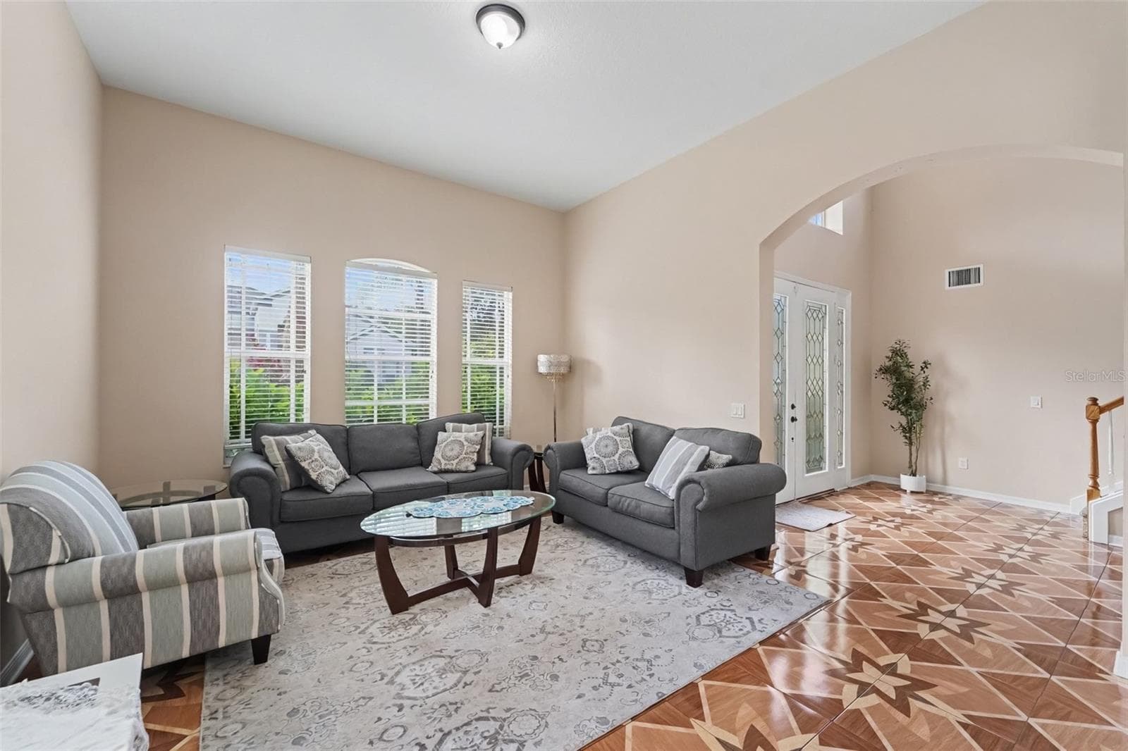 Single Family Residence at 10409 CANARY ISLE DR, TAMPA, photo 6 of 23