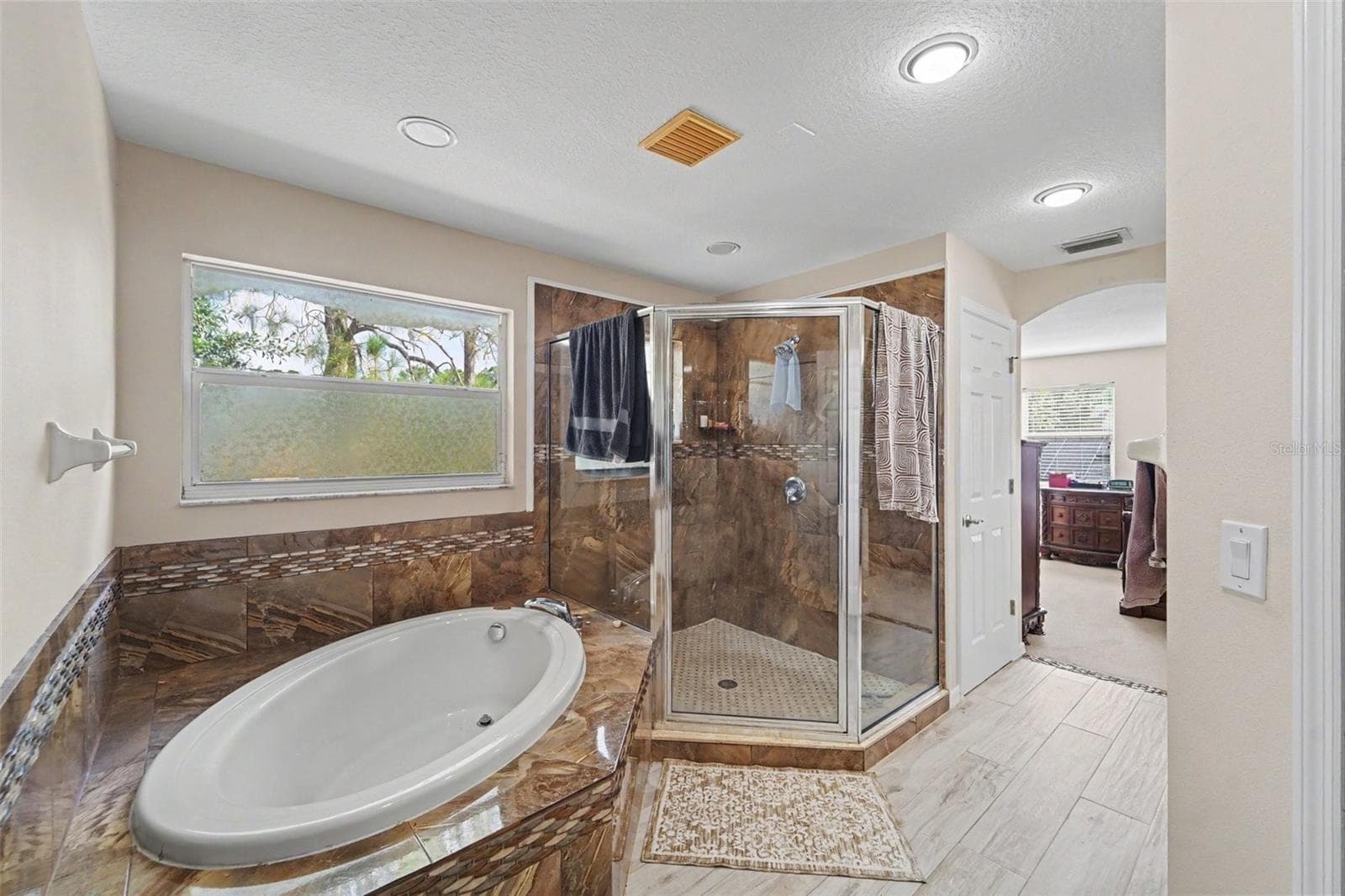 Single Family Residence at 10409 CANARY ISLE DR, TAMPA, photo 12 of 23