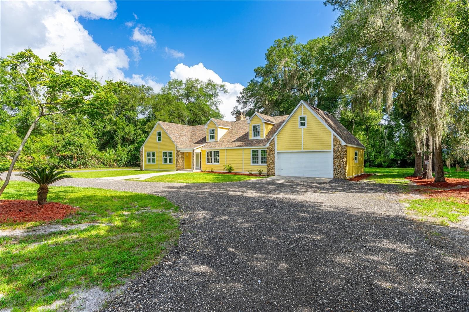Single Family Residence at 475 E WISCONSIN AVE, ORANGE CITY, photo 2 of 56