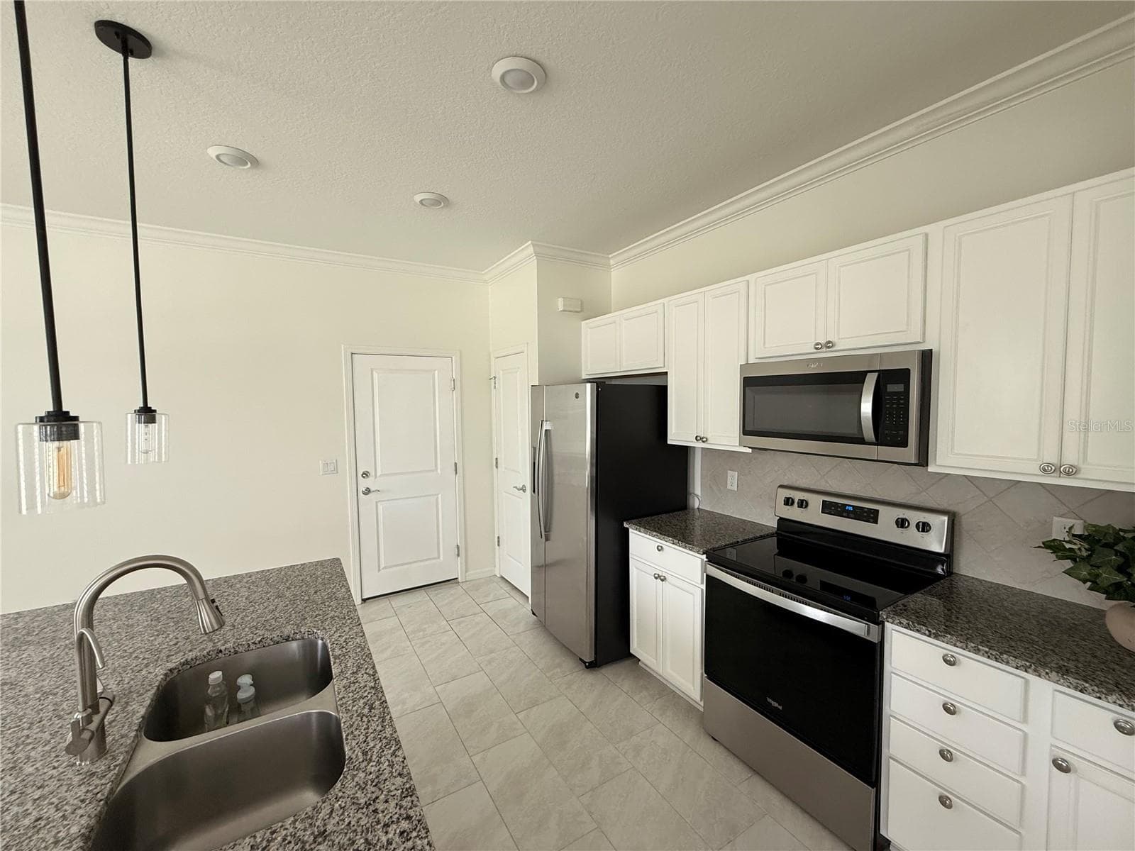 Townhouse at 14486 SAPELO BEACH DR, ORLANDO, photo 5 of 31