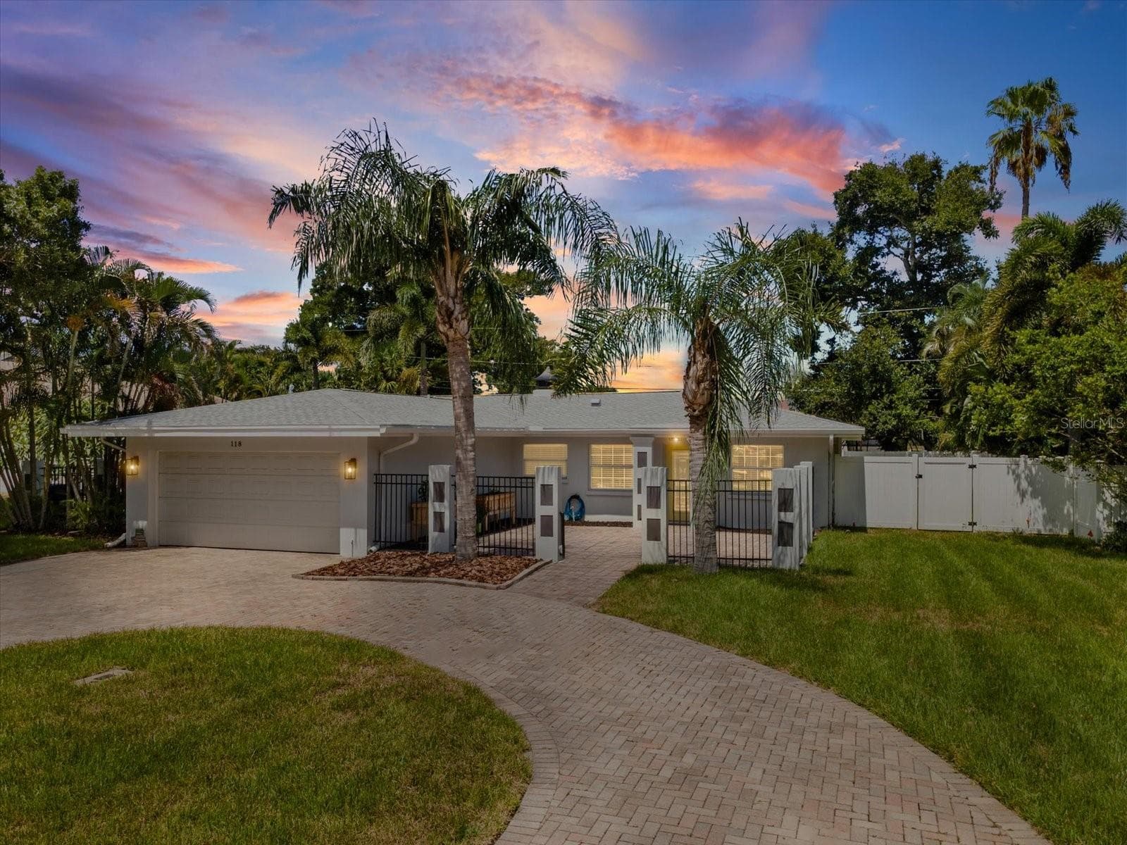 118 LIVE OAK LN
