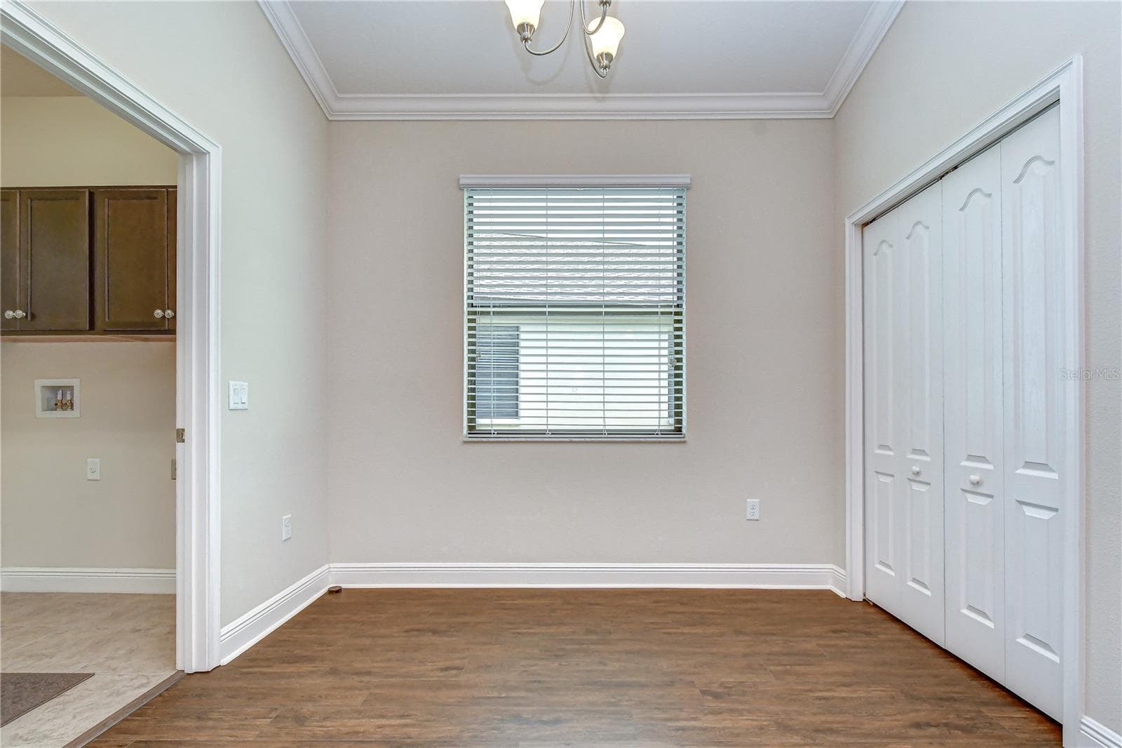 Charming nook provides a comfortable space for casual meals - 826 VINO VERDE CIR, BRANDON
