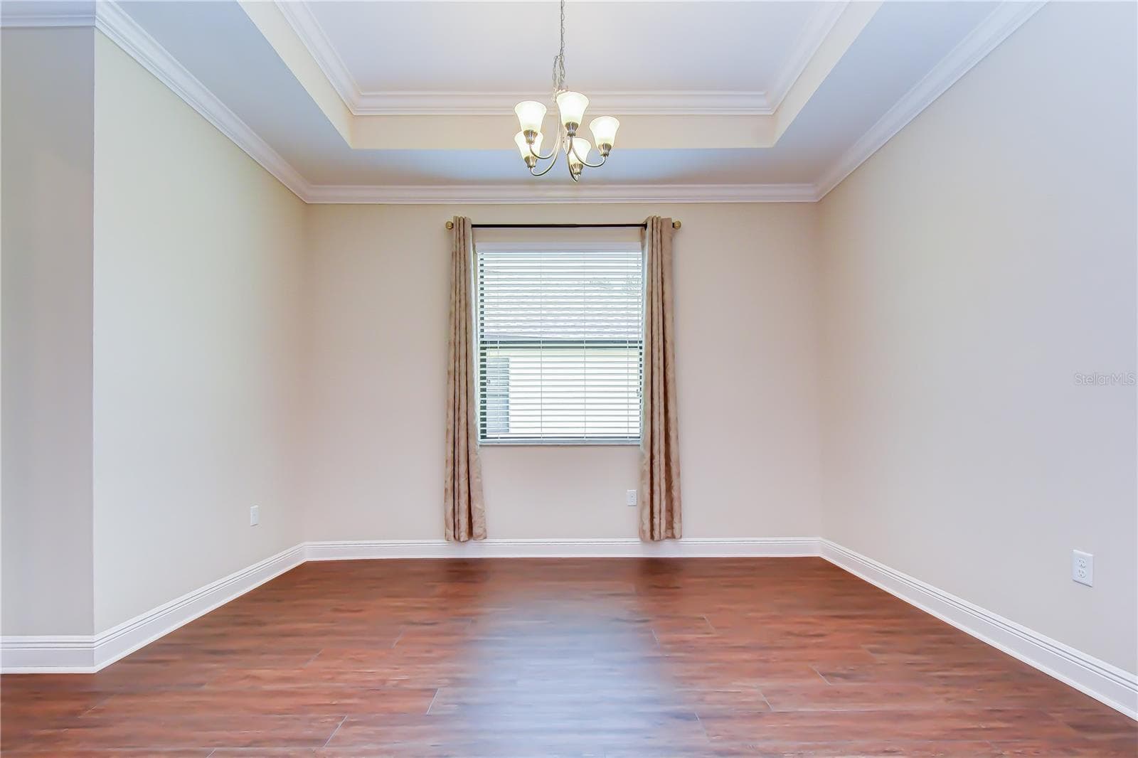 Separate dining space provides an elegant setting for meals and entertaining - 826 VINO VERDE CIR, BRANDON